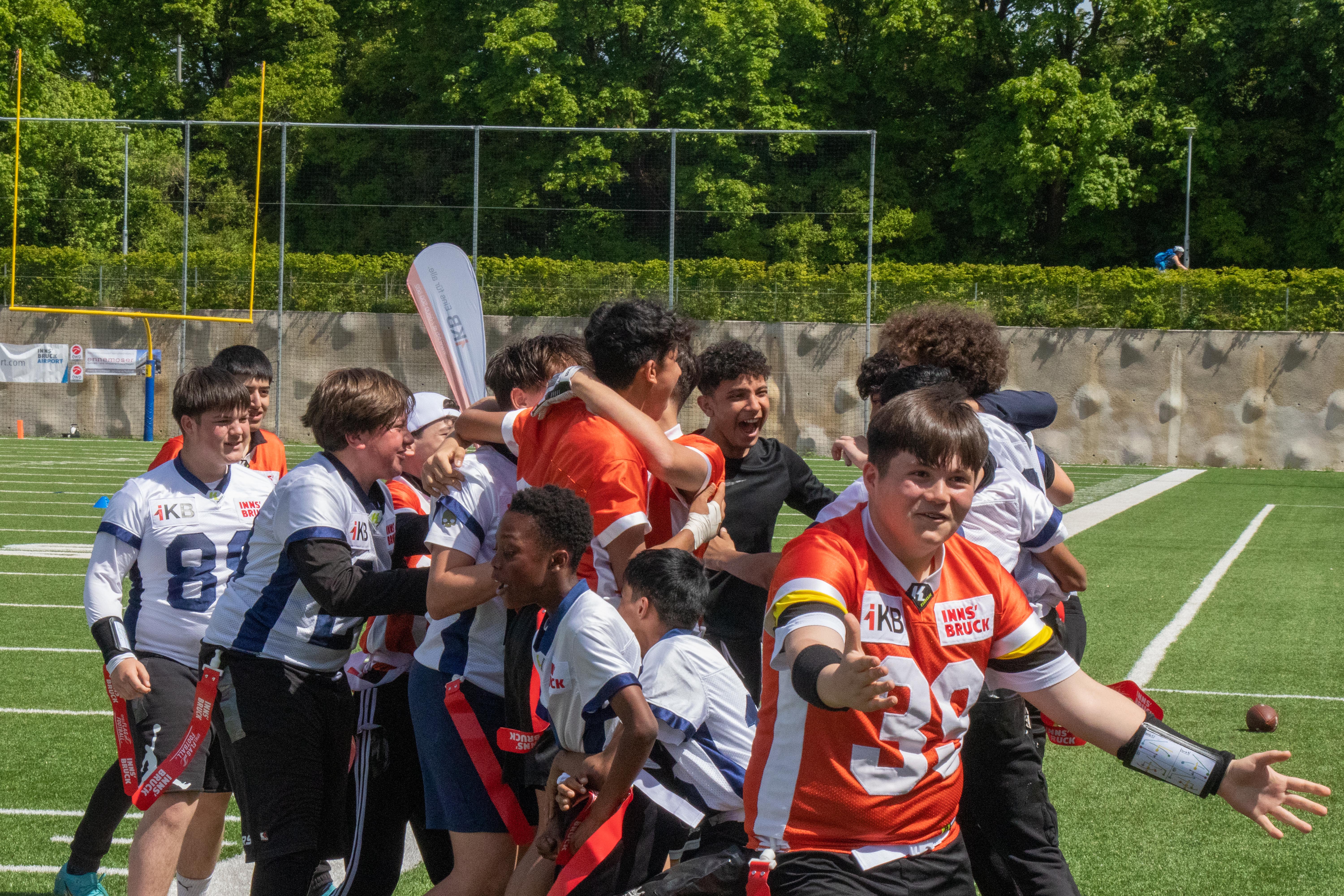 Im Finale ging es dann gegen die Mitschüler aus der eigenen Schule im O-Dorf.
