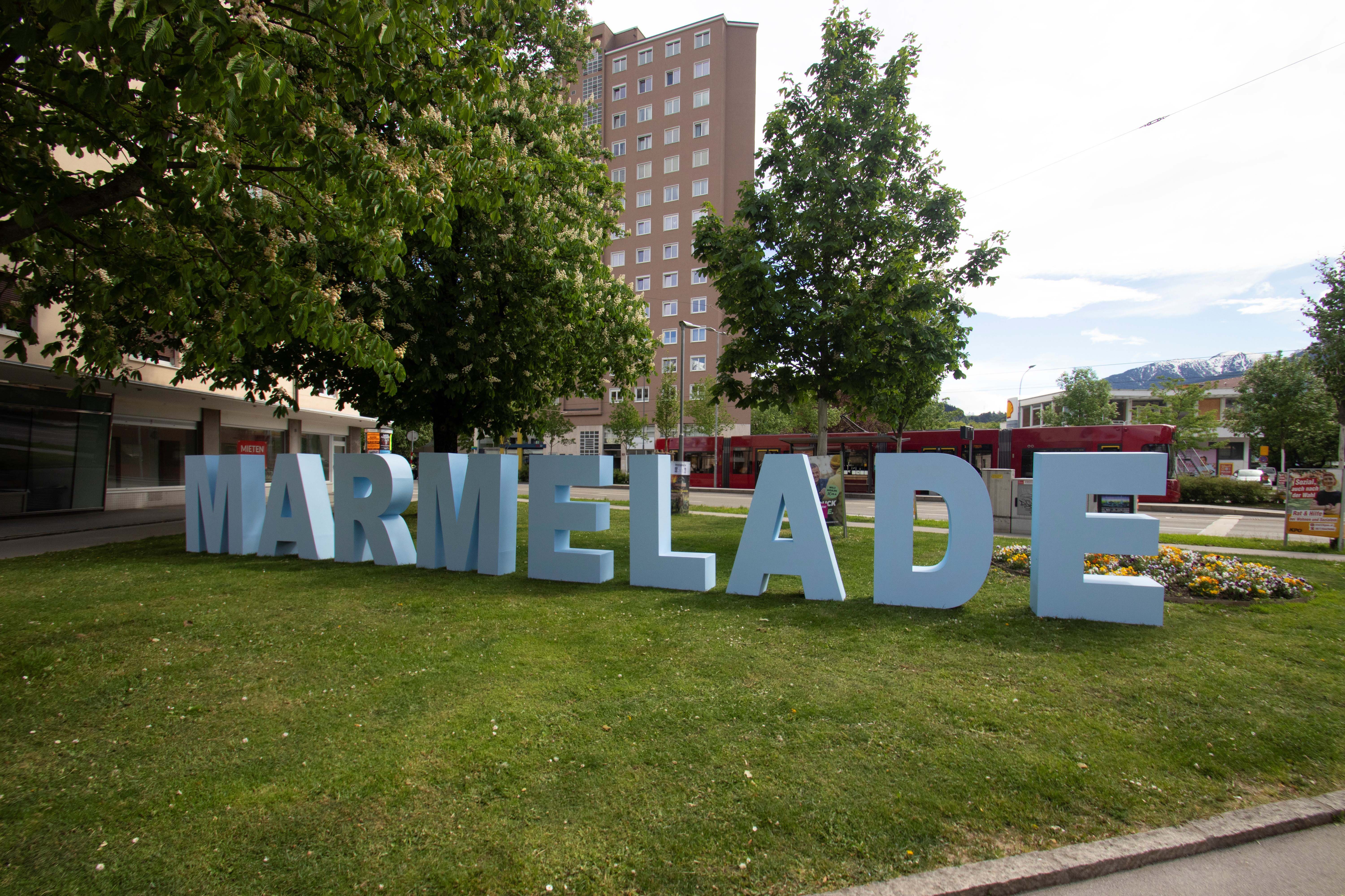 "Marmelade" in Pradl an der Kreuzung Gumppstraße / Amraser Straße erinnert an die Opfer des Arbeitserziehungslagers Reichenau.