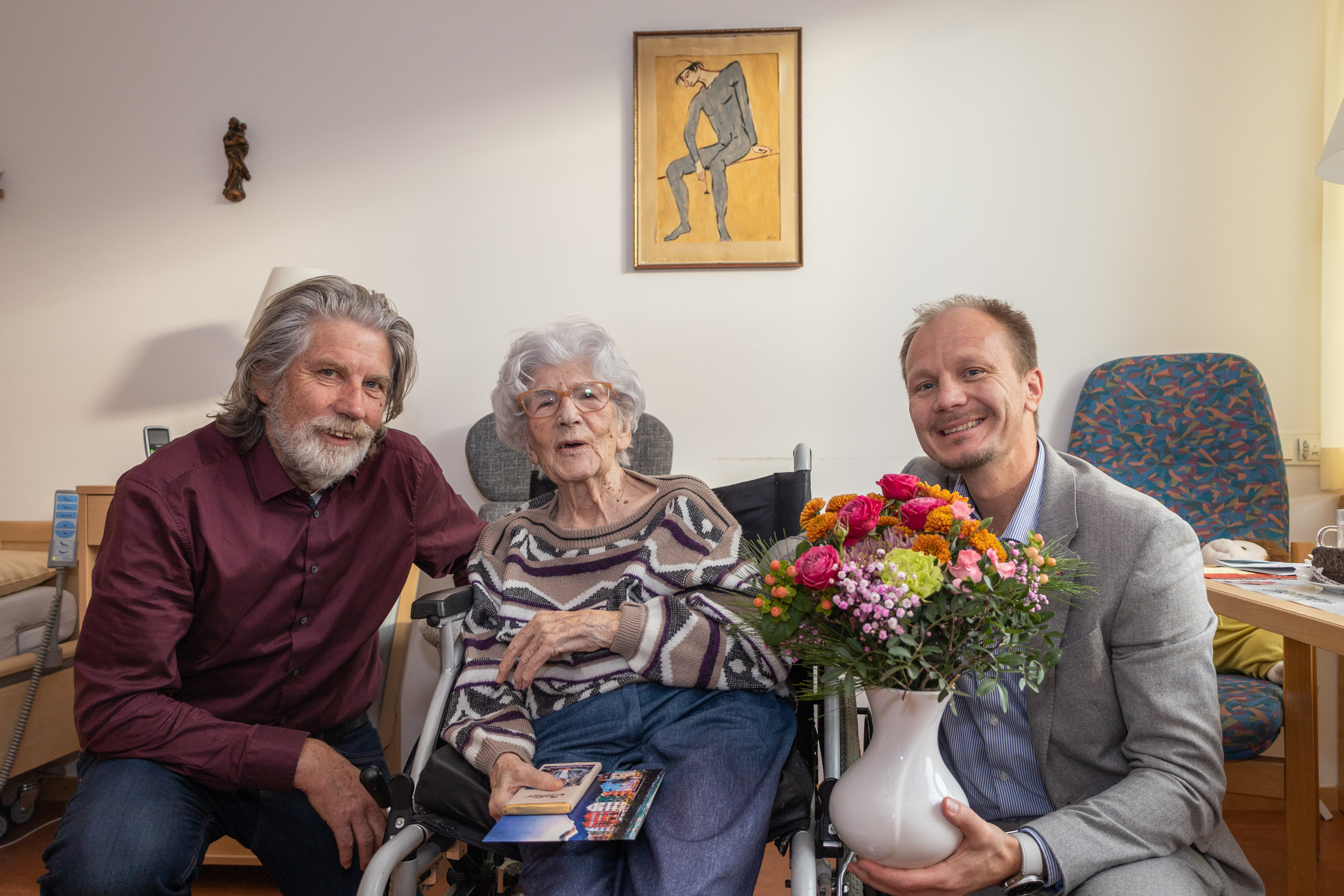 Bürgermeister Johannes Anzengruber gratulierte im Beisein von Patensohn Klaus Kühlechner der 100-jährigen Gertrud Boch zum runden Geburtstag.