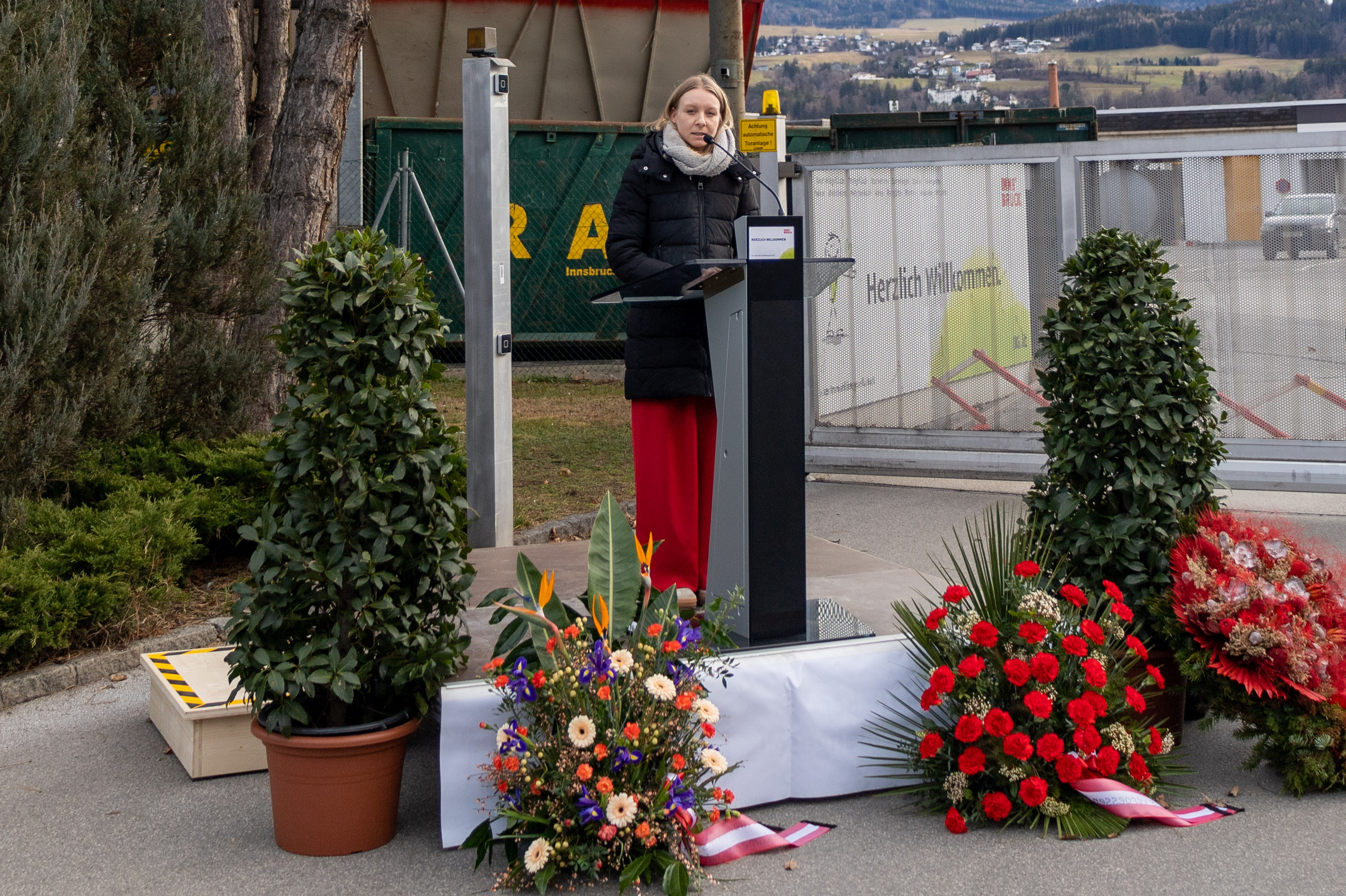 Landtagsabgeordnete Elisabeth Fleischanderl (Bund sozialdemokratischer FreiheitskämpferInnen) betonte in ihrer Rede die Relevanz des Gedenkens in der heutigen Zeit.