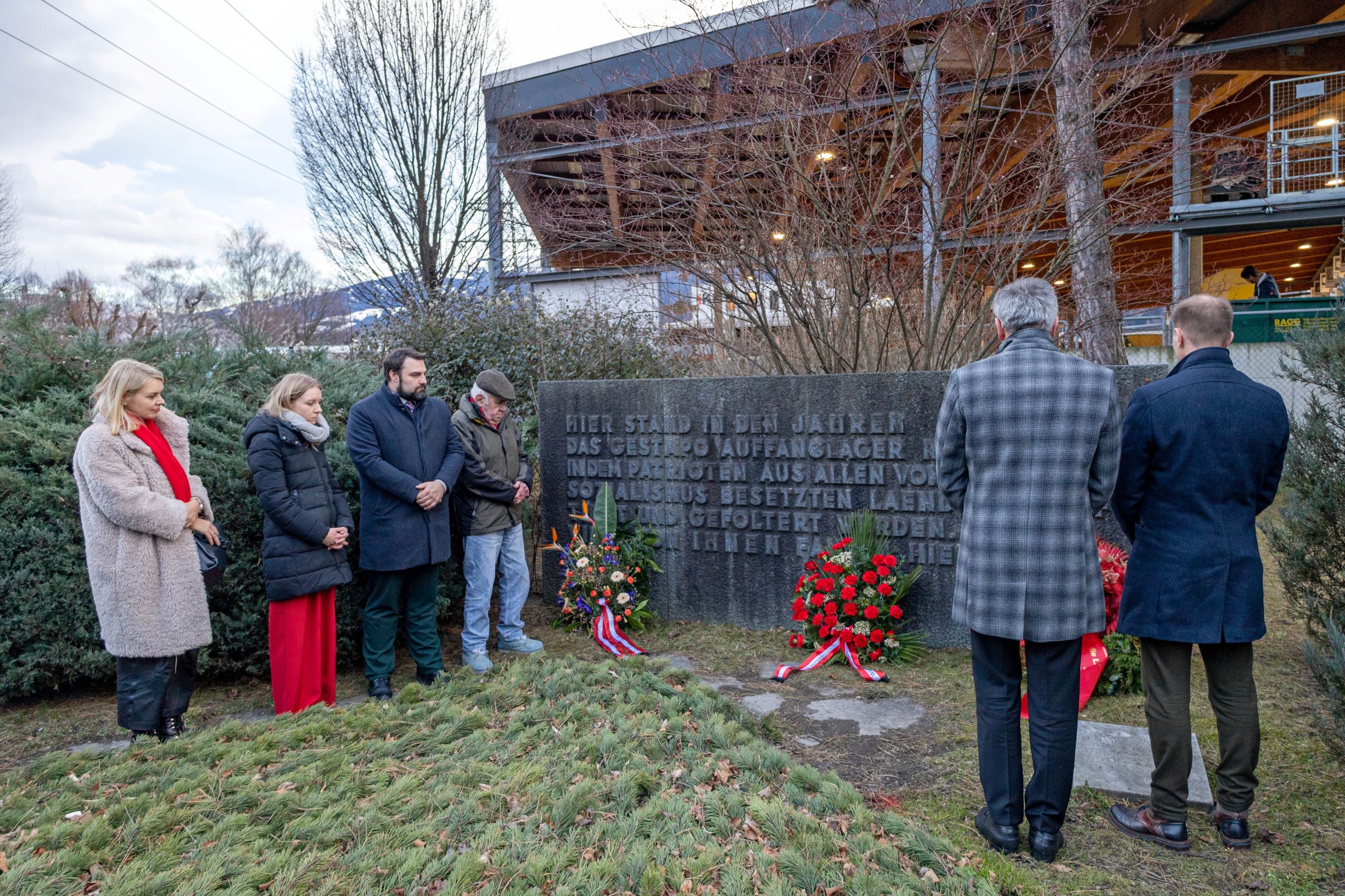Bei der jährlichen Kranzniederlegung am 27. Jänner wird den Opfern des Lagerkomplexes Reichenau gedacht.