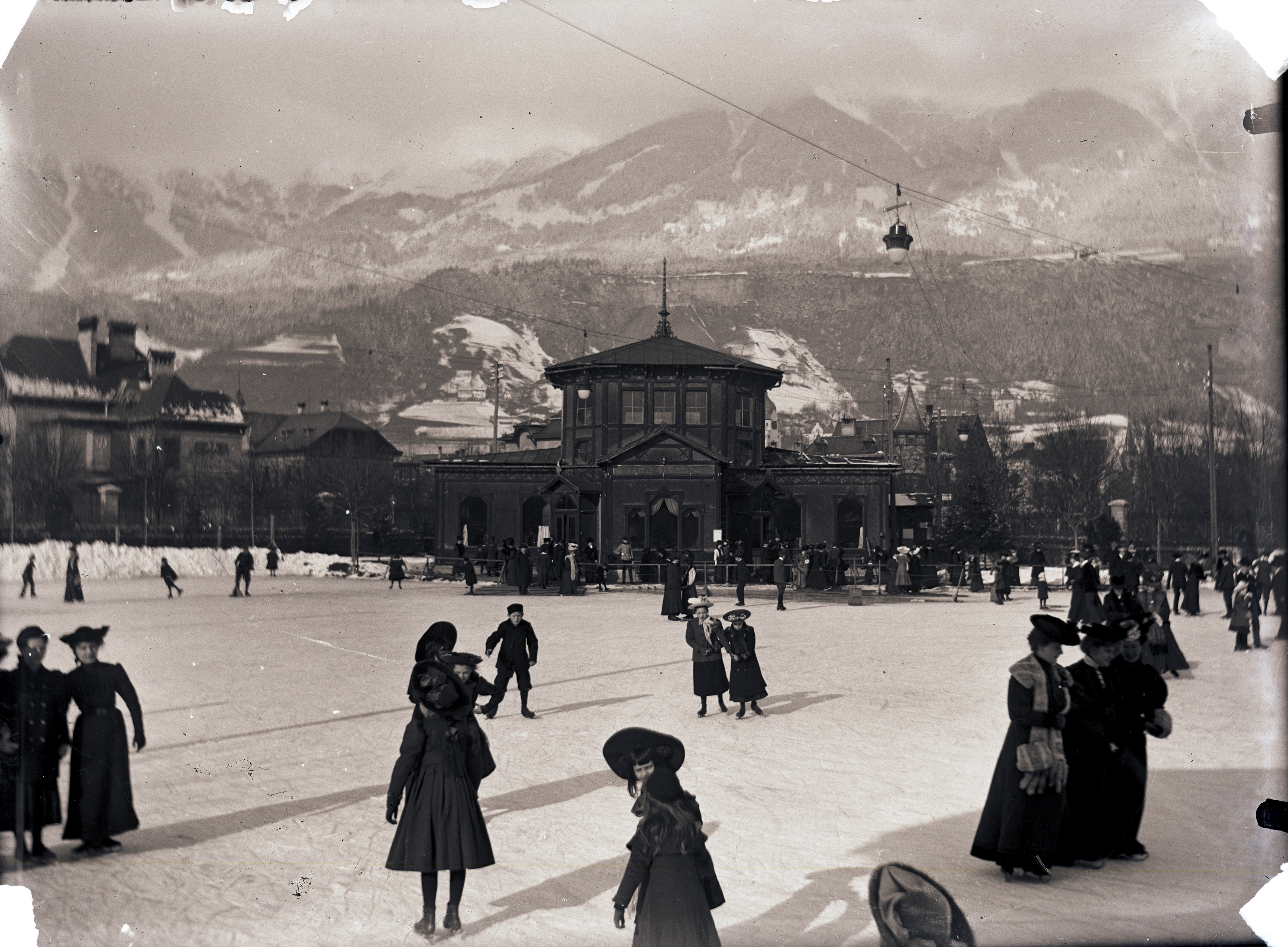 Eislaufen am Platz des Eislaufvereins.