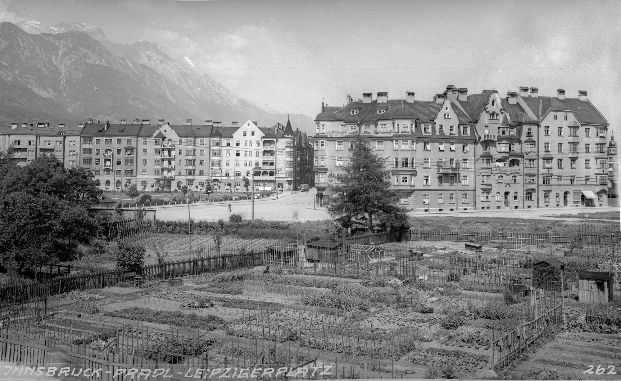 Urban Gardening am Leipziger Platz in Pradl in der Zwischenkriegszeit.