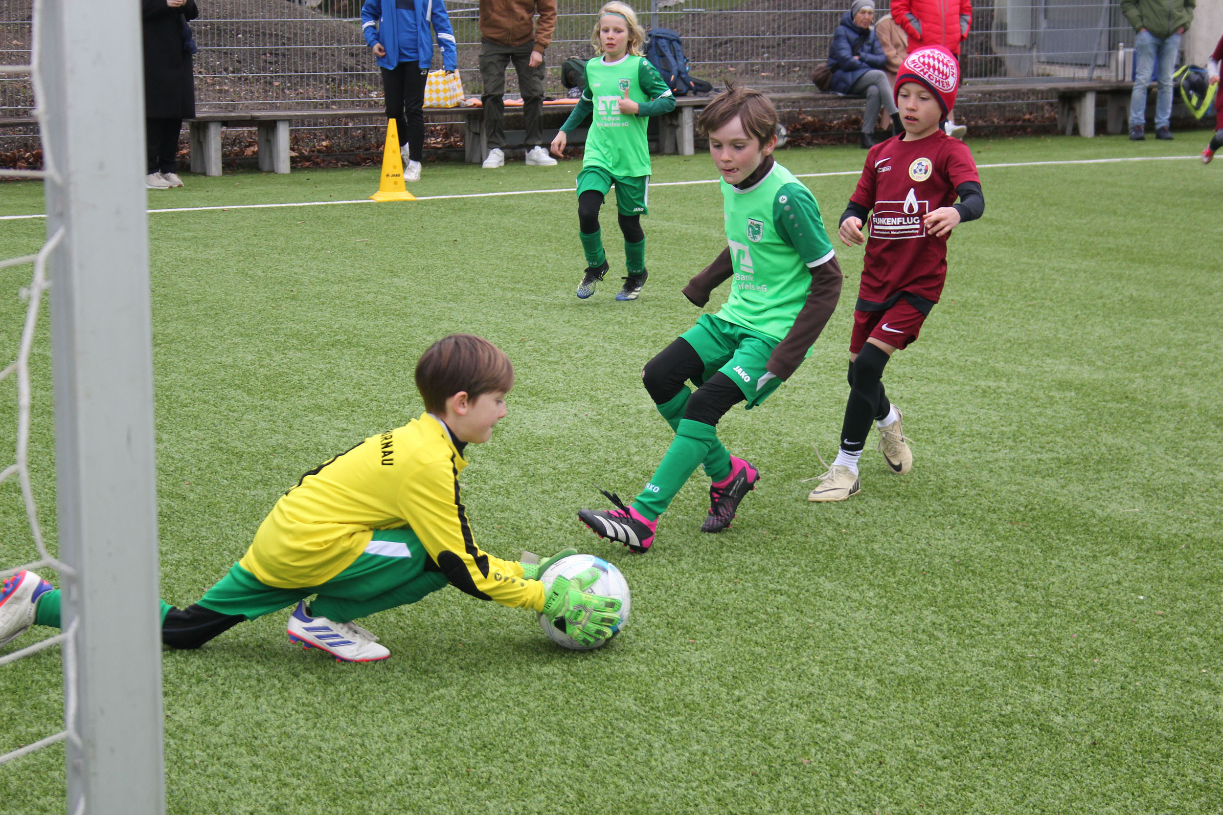 Rund 400 fußballbegeisterte Kinder nahmen am 13. Besele-Cup in Innsbruck teil.