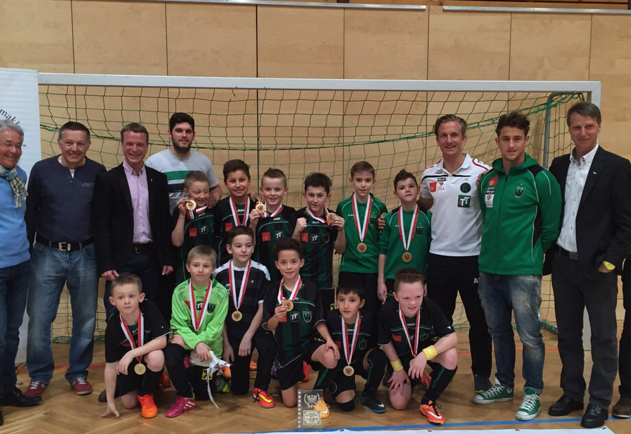 Insgesamt 1.500 junge Fußballer (472 Mannschaften) nahmen am 22.02.2015 an der U 10 Hallennachwuchsmeisterschaft 2015 teil. Sieger wurde der FC Wacker vor dem SK Rum und dem Sportverein Innsbruck (SVI). Vizebürgermeister Christoph Kaufmann gratulierte den Siegern herzlich.