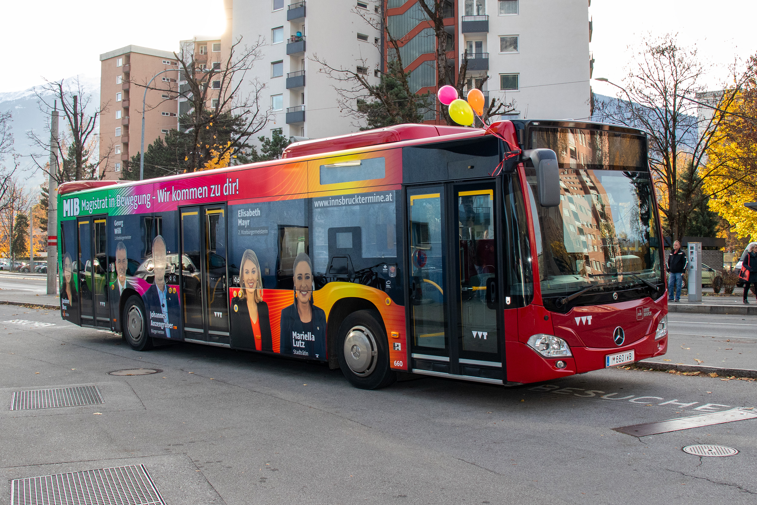 Das Rathaus kommt zu dir: Information und Austausch direkt in den Stadtteilen stehen bei der MIB-Tour im Fokus. Zwölf Stopps sind 2025 geplant.