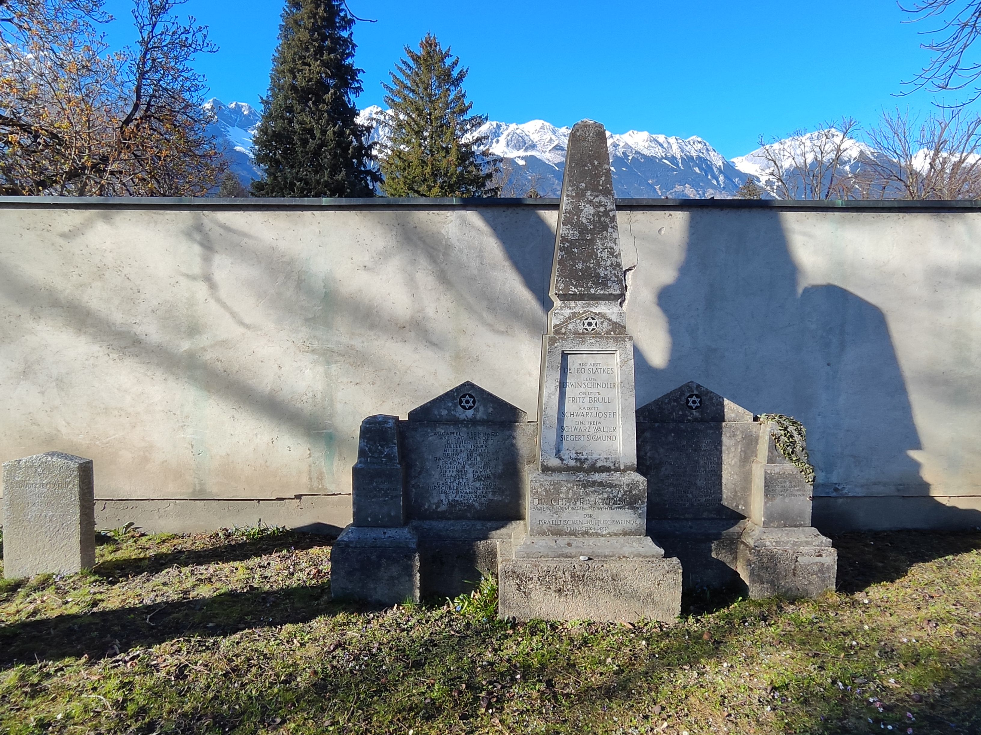 Das im Mai 1925 eingeweihte Denkmal für die im 1. Weltkrieg in Tirol gestorbenen jüdischen Soldaten am Westfriedhof.