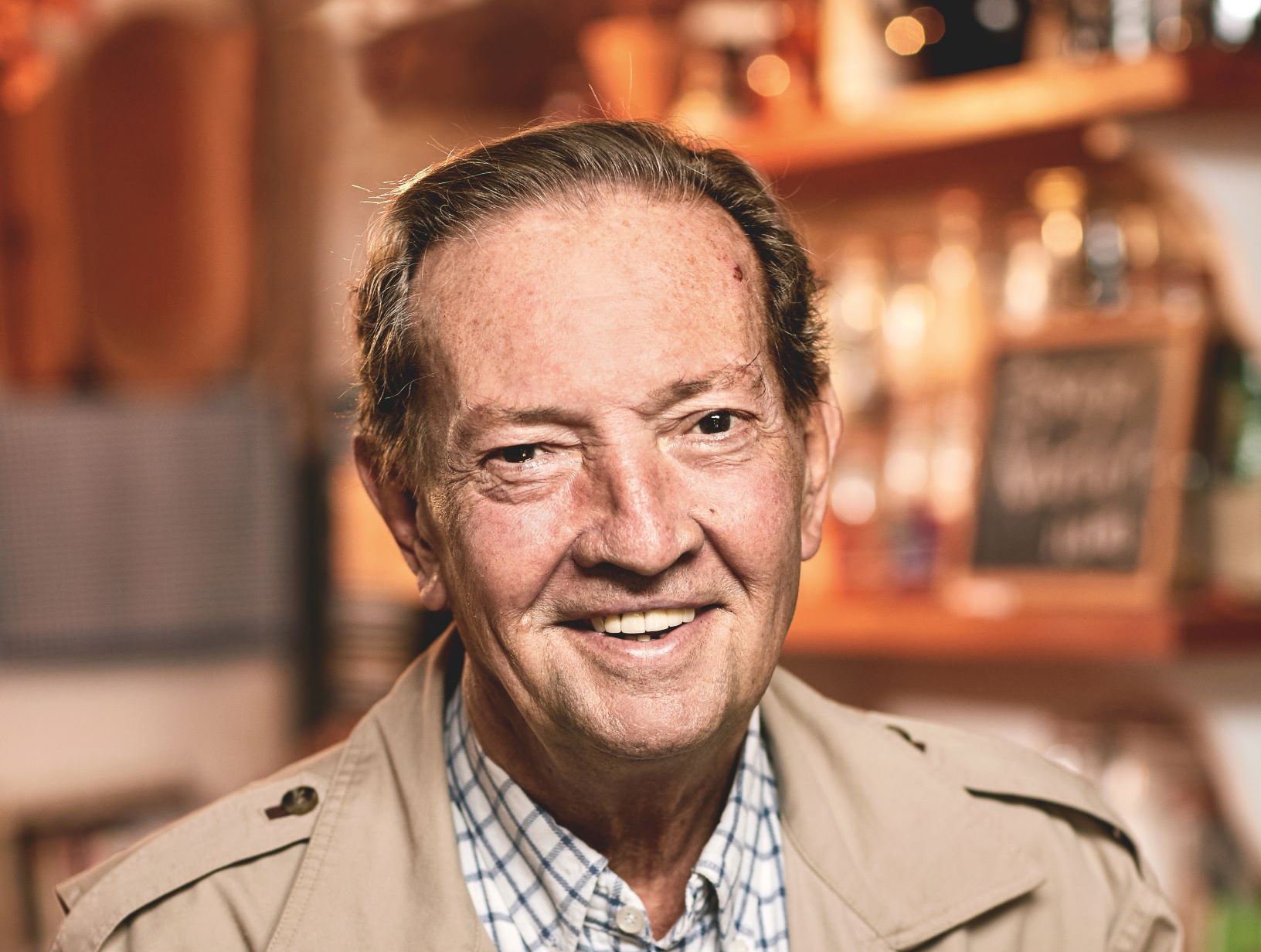 Der renommierte Krimi-Autor und Journalist Martin Walker liest am 27. Mai in der Stadtbibliothek Innsbruck aus seinem neuen Krimi „Déjà-Vu“.