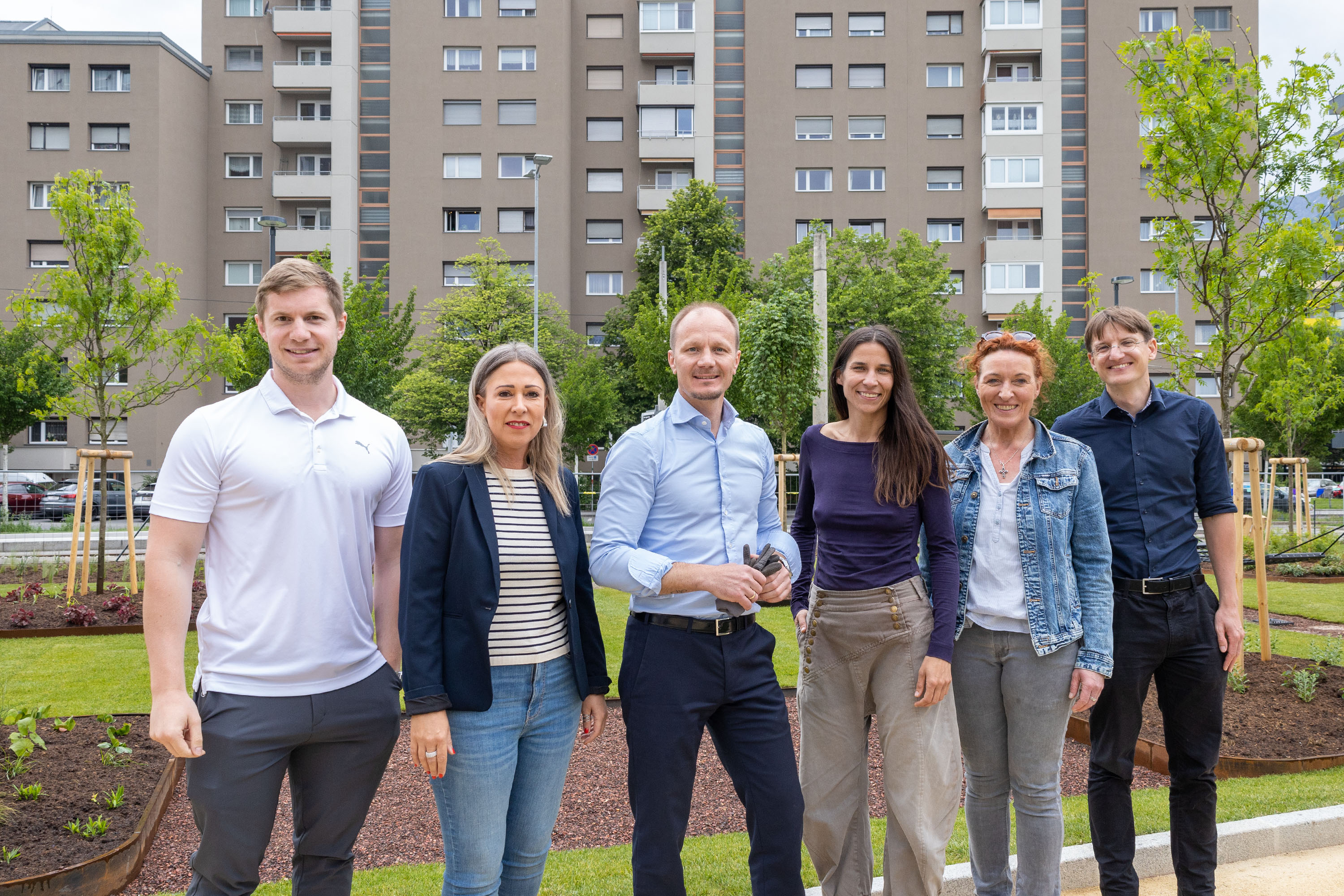 v. l.: Bauleiter Manuel Egartner (IIG), Stadträtin Mariella Lutz, Bürgermeister Johannes Anzengruber, Stadträtin Janine Bex, Projektleiterin Christine Schermer (Amt für Klimaneutrale Stadt) und Amtsvorstand Michael Deflorian.