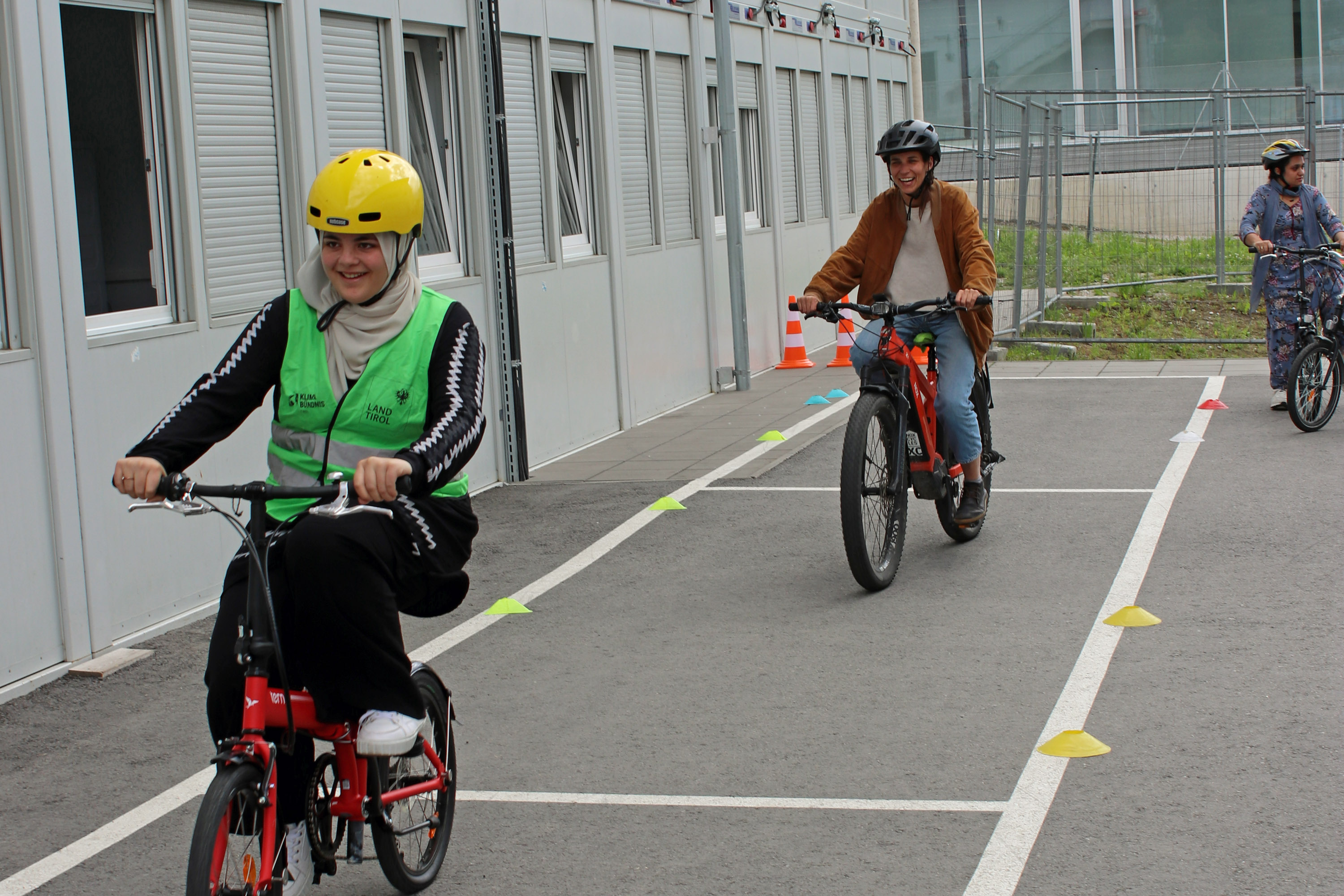 Auch Stadträtin Janine Bex drehte gemeinsam mit den Kursteilnehmenden ein paar Runden am Übungsplatz.