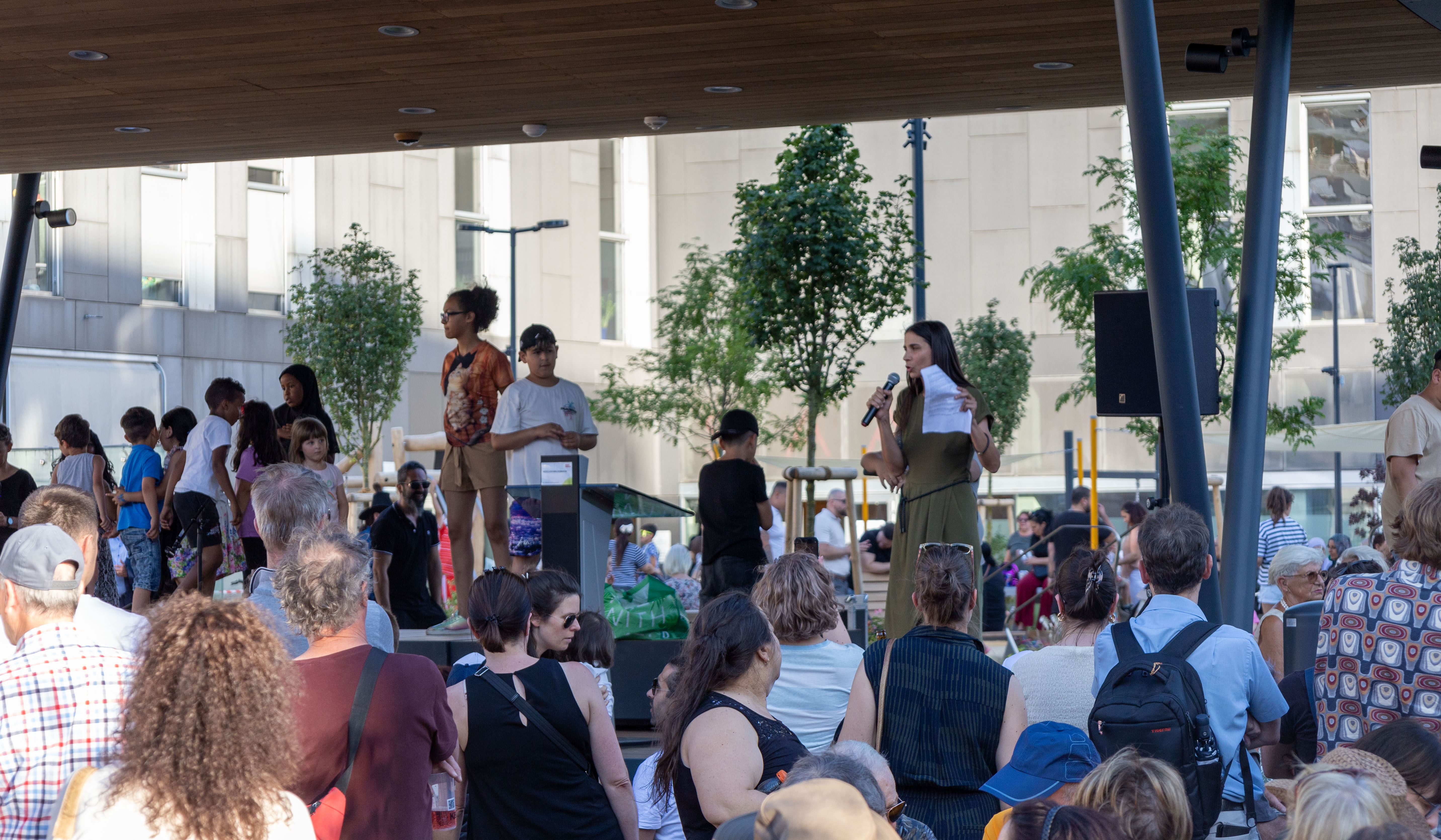 Stadträtin Janine Bex: "Wir erwarten eine Temperatursenkung im Sommer von 3 bis zu 4 Grad – dies macht den Platz lebenswerter für alle."