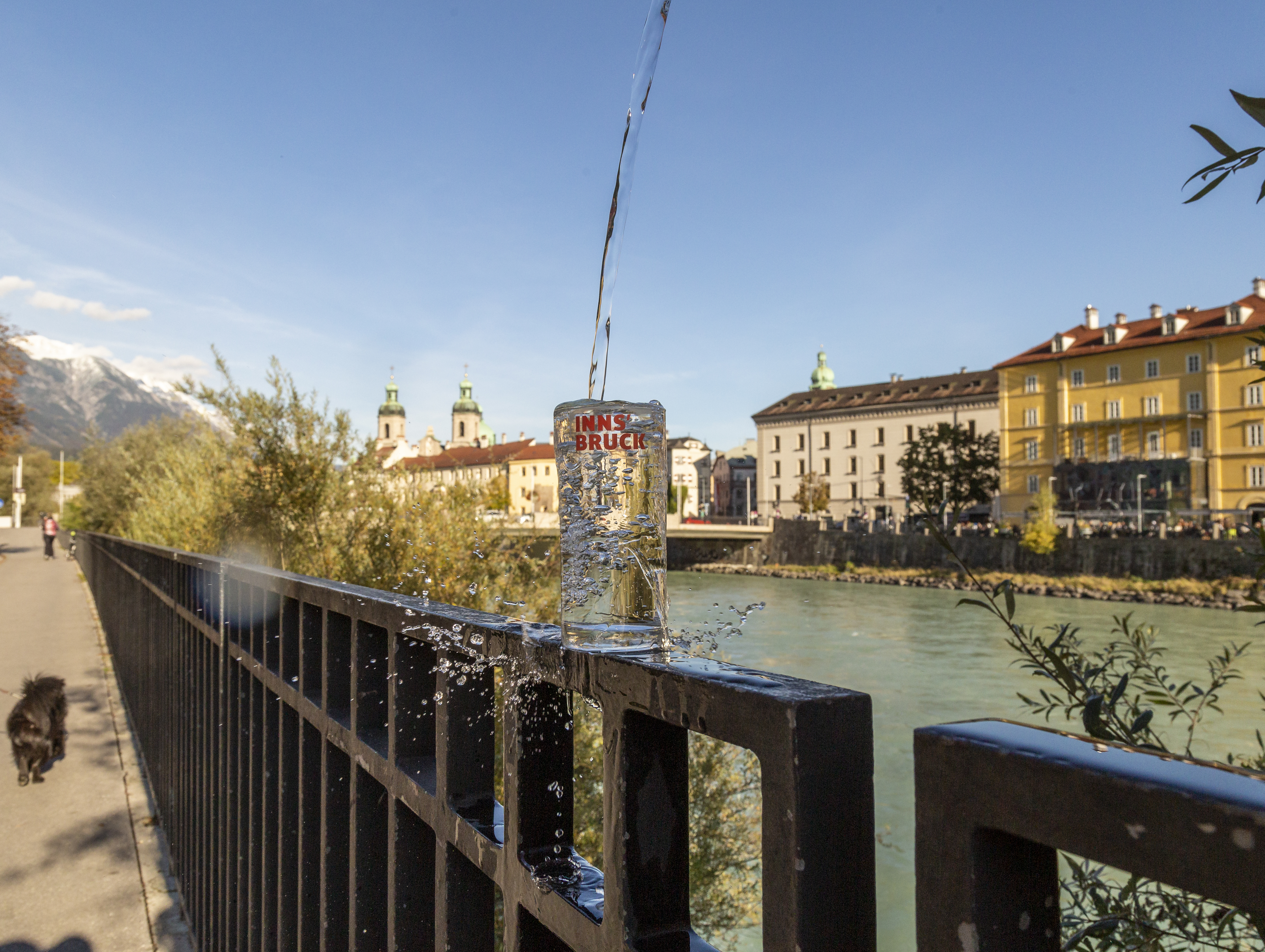 An heißen Tagen unverzichtbar – das Trinkwassermapping des Landes Tirol weist den Weg zu Innsbrucks öffentlichem Quellwasser: www.tirol.gv.at/hitze