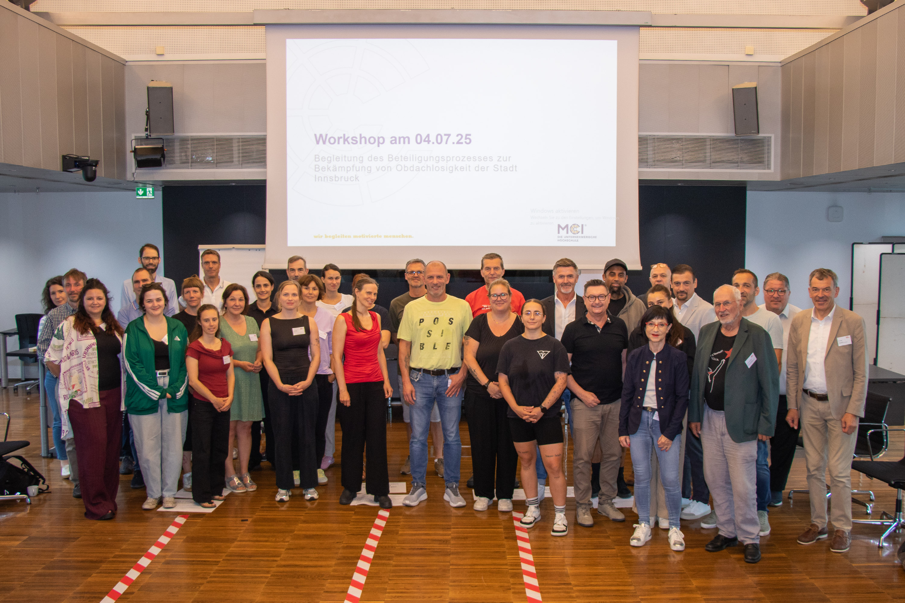 Vizebürgermeister Georg Willi (r.) begrüßte zahlreiche Teilnehmende zum fünften Workshop im Rathaus der Stadt Innsbruck.