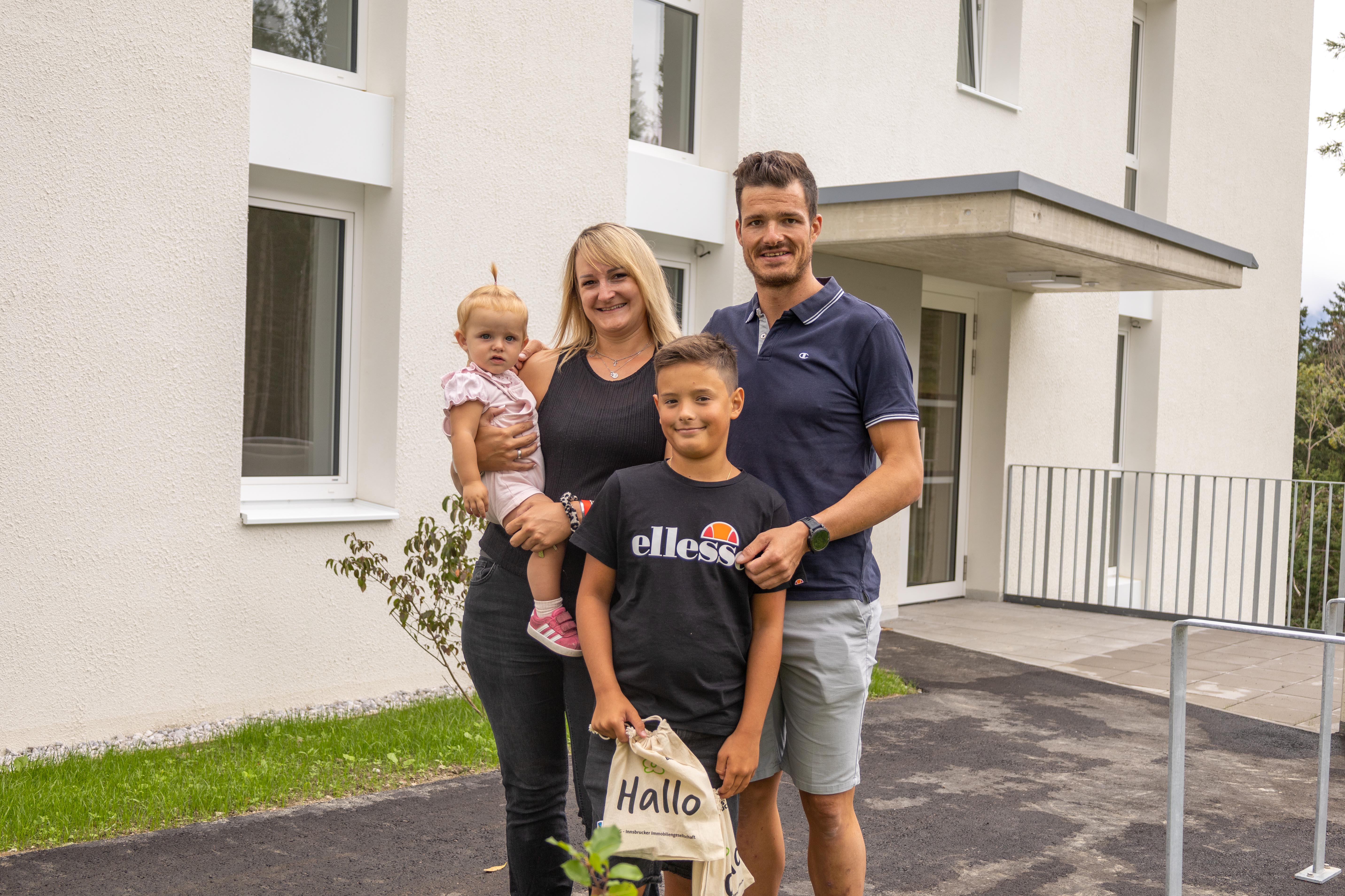 Große Freude bei Familie Jordan: Sie bezieht ihr neues Eigenheim.