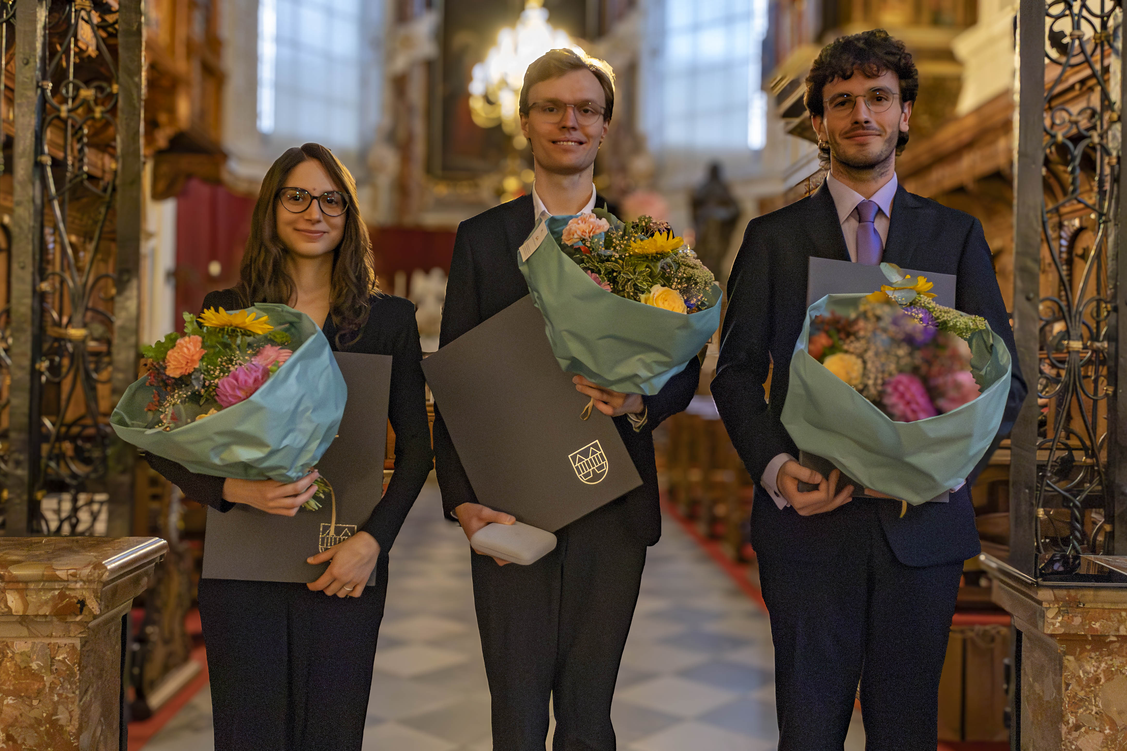 Die herausragenden Organistinnen und Organisten des diesjährigen Wettbewerbs in der Innsbrucker Hofkirche.