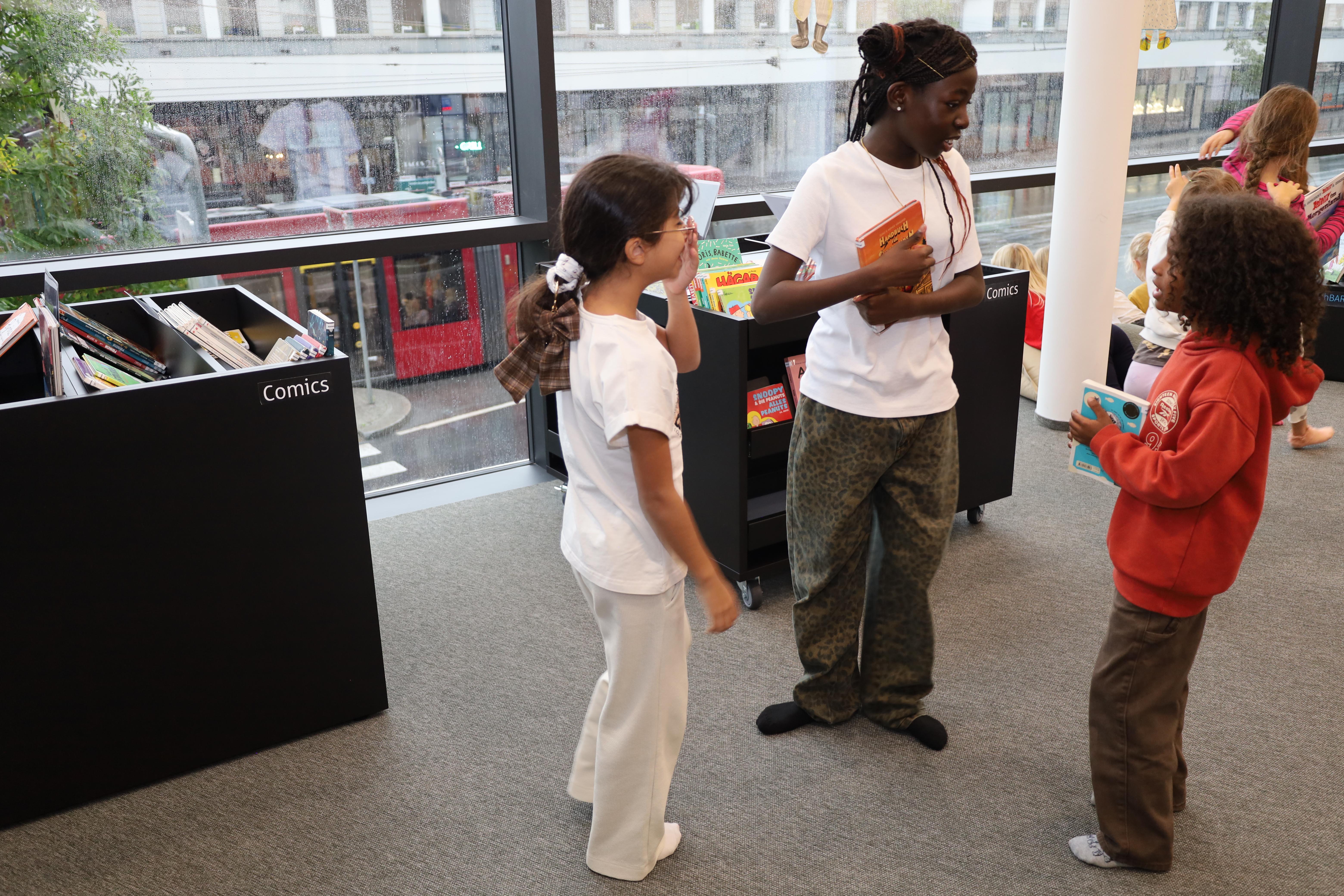 In der Kinderbibliothek ist über den Sommer ein gemütlicher Rückzugsort für ältere Kinder ab dem Volksschulalter entstanden.