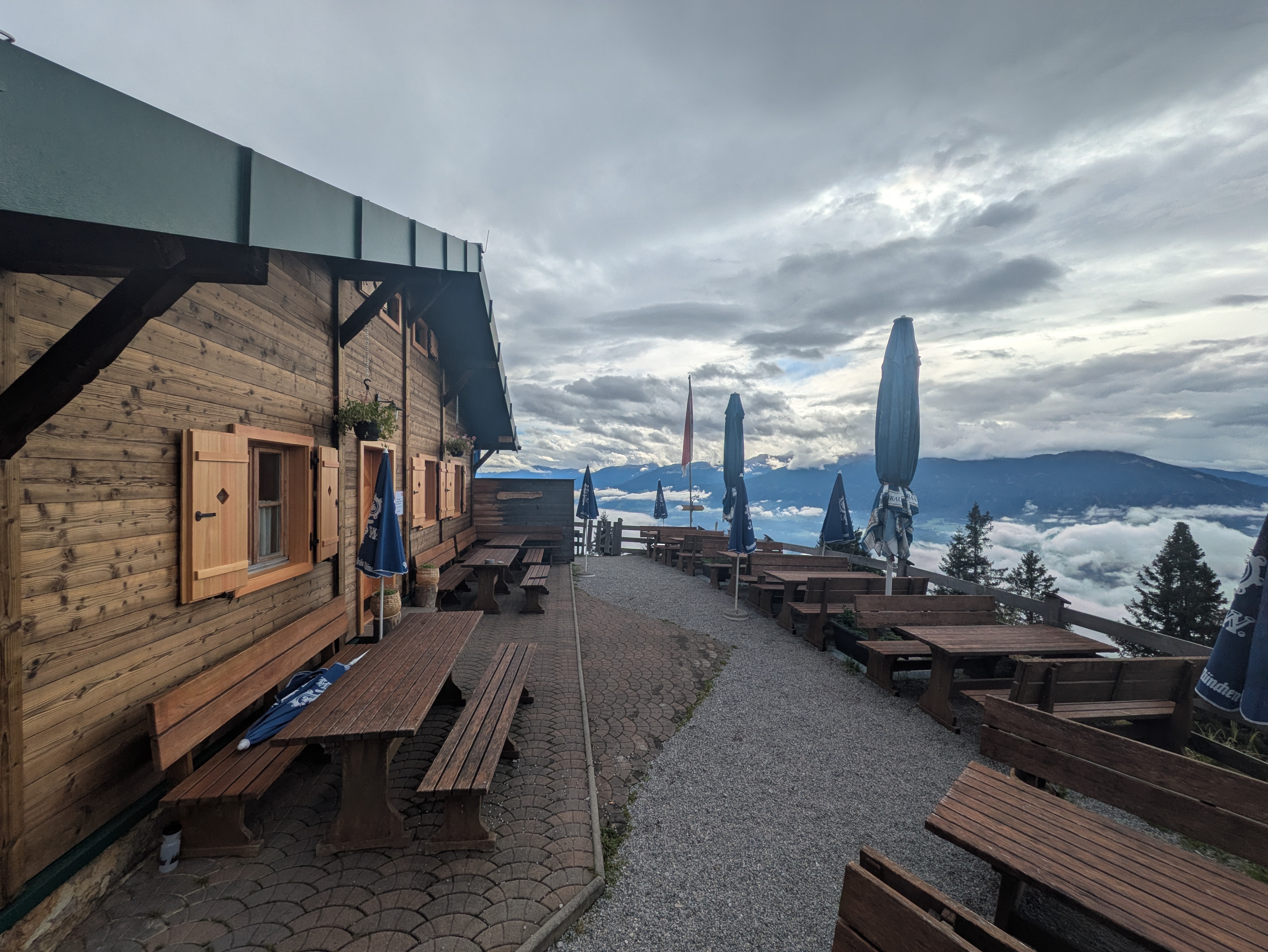 Die höchstgelegene städtische Alm muss den Betrieb schon einen Monat früher einstellen. Die anderen städtischen Almen auf der Nordkette sind davon nicht betroffen.