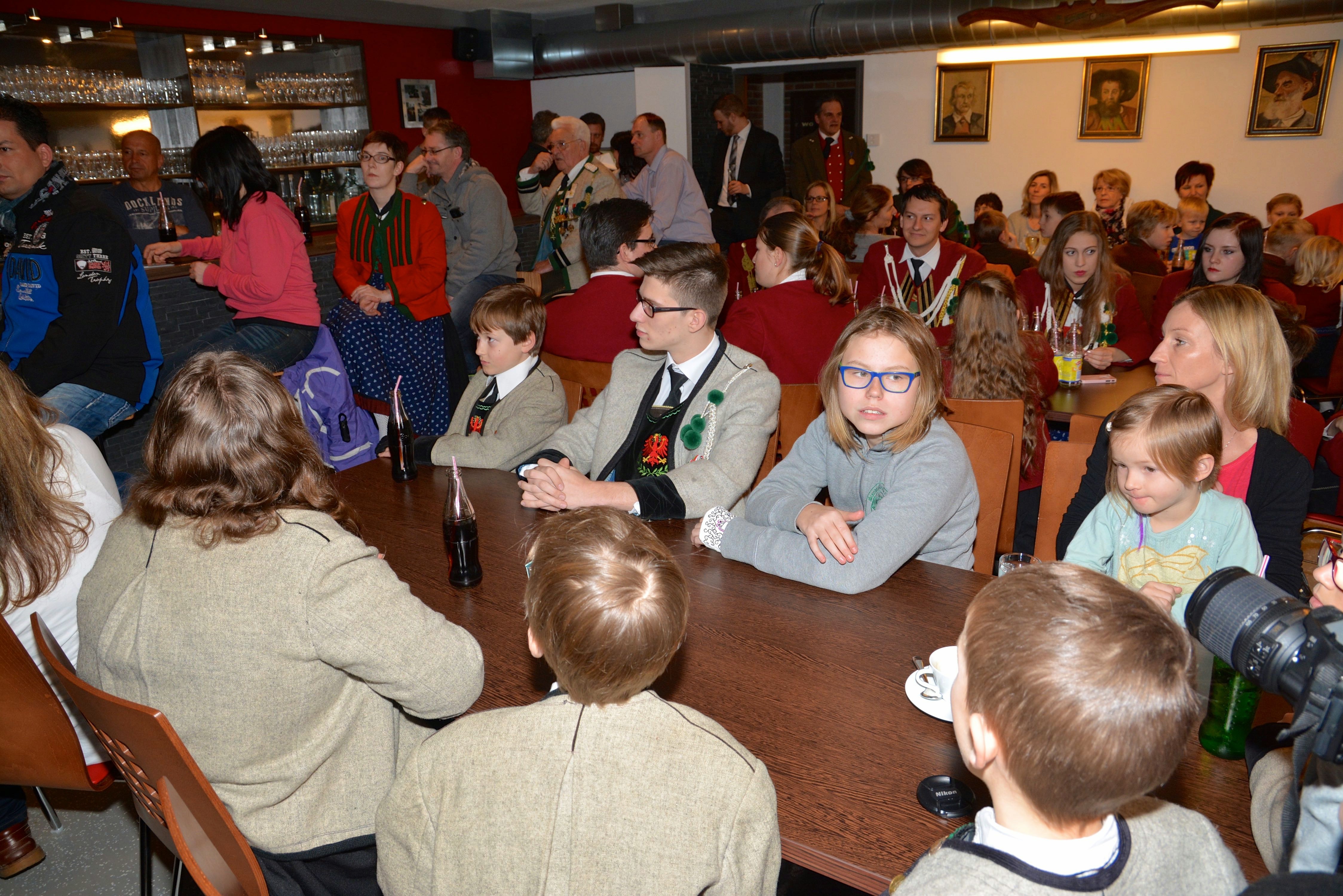 42 Kinder nahmen am Skirennen, und 58 am BAON-Königskettenschießen 2015 teil. Die Siegerehrungen dazu fanden im Schützenheim der Schützenkompanie Allerheiligen statt. Vizebürgermeister Christoph Kaufmann gratulierte herzlich.