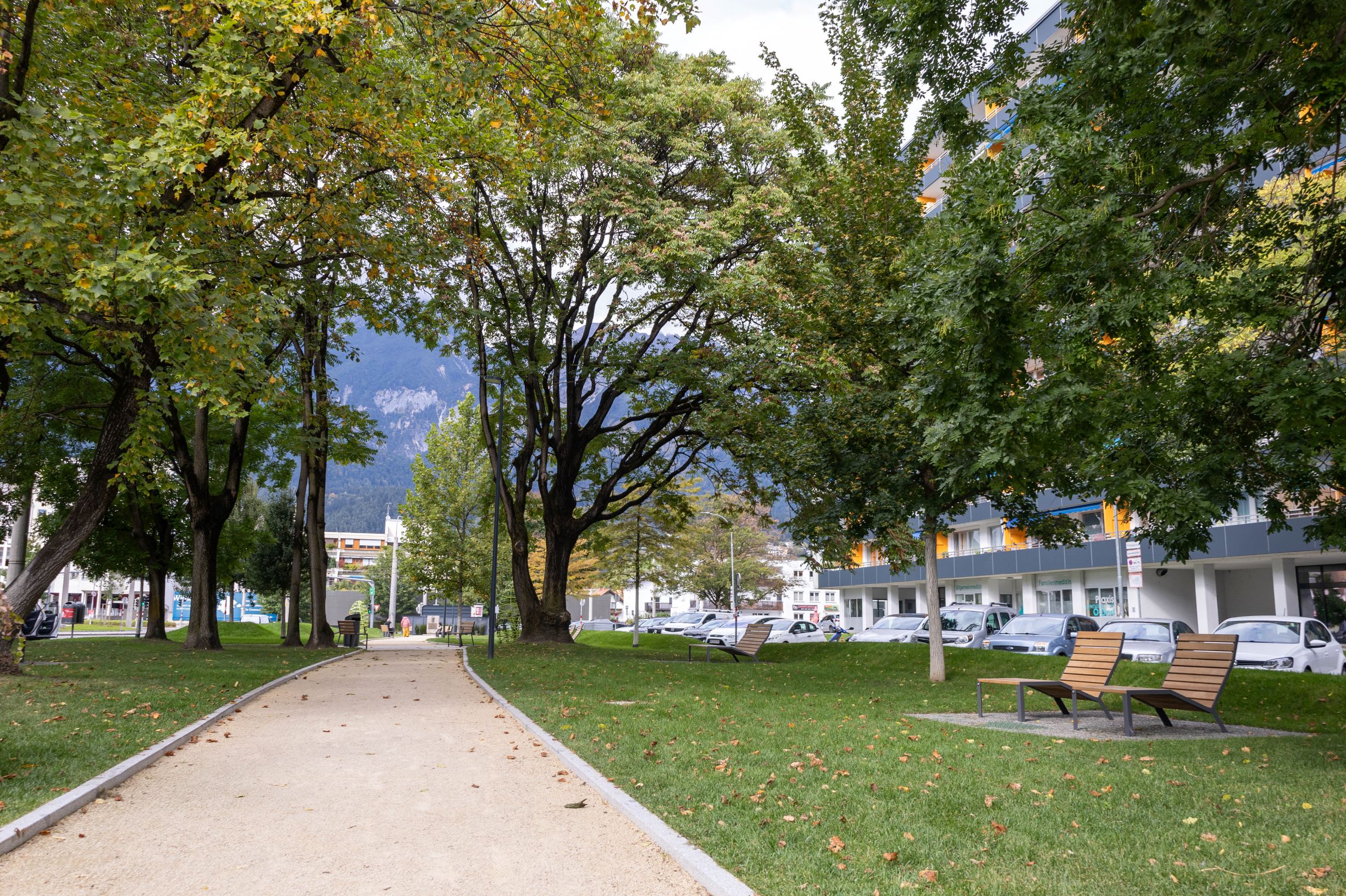 Barrierefreie Wege sorgen dafür, dass der neue Olympiapark von allen besucht werden kann.