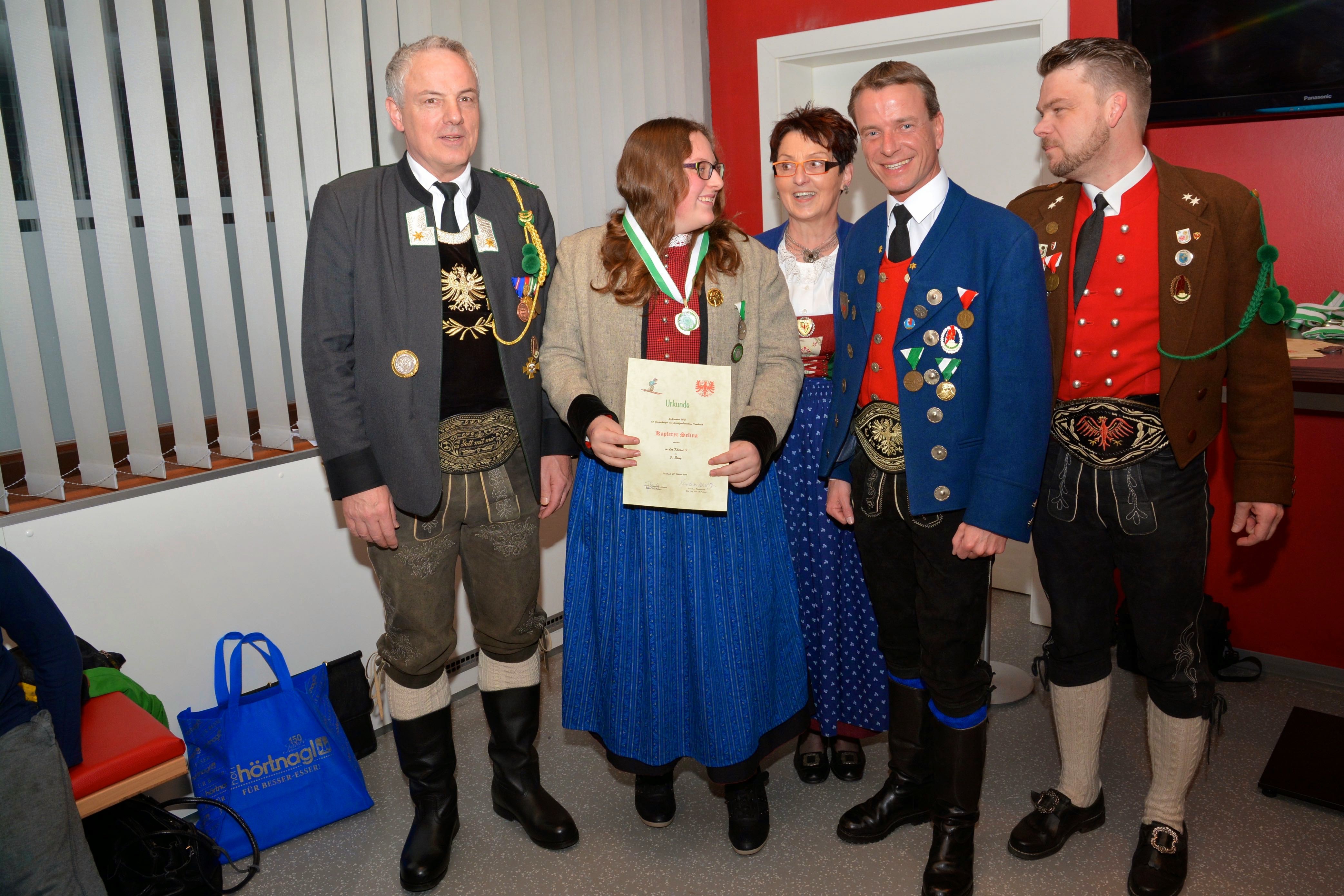 42 Kinder nahmen am Skirennen, und 58 am BAON-Königskettenschießen 2015 teil. Die Siegerehrungen dazu fanden im Schützenheim der Schützenkompanie Allerheiligen statt. Vizebürgermeister Christoph Kaufmann gratulierte herzlich.