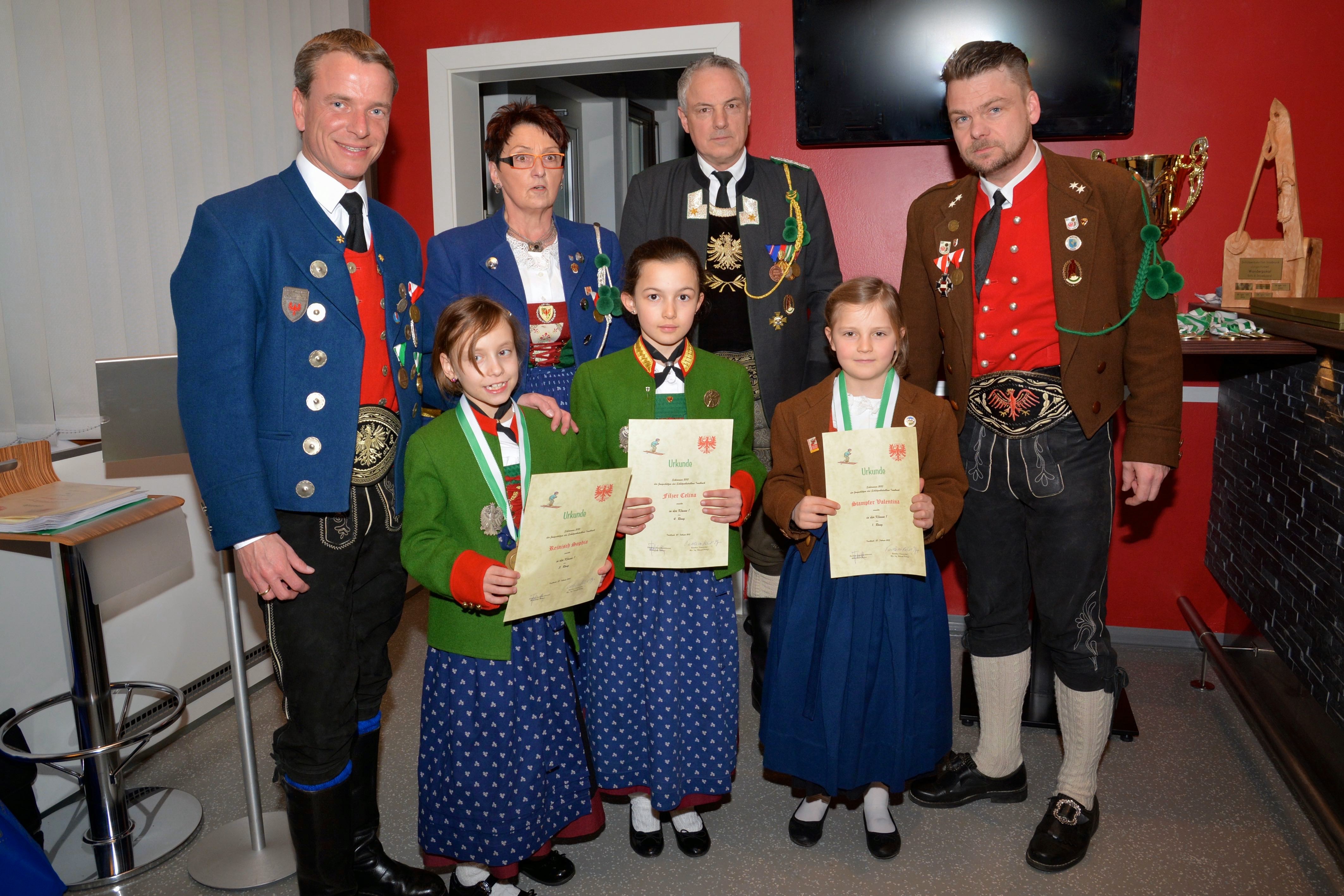 42 Kinder nahmen am Skirennen, und 58 am BAON-Königskettenschießen 2015 teil. Die Siegerehrungen dazu fanden im Schützenheim der Schützenkompanie Allerheiligen statt. Vizebürgermeister Christoph Kaufmann gratulierte herzlich.