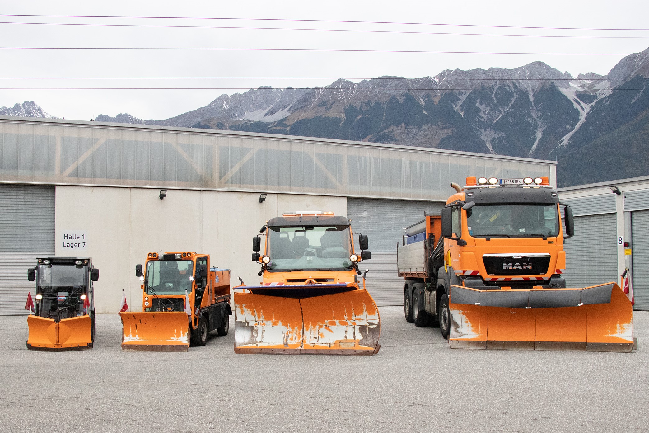 Die Räumfahrzeuge des Straßenbetriebs benötigen genügend Platz, damit die Arbeit des Winterdienstes optimal ausgeführt werden kann.