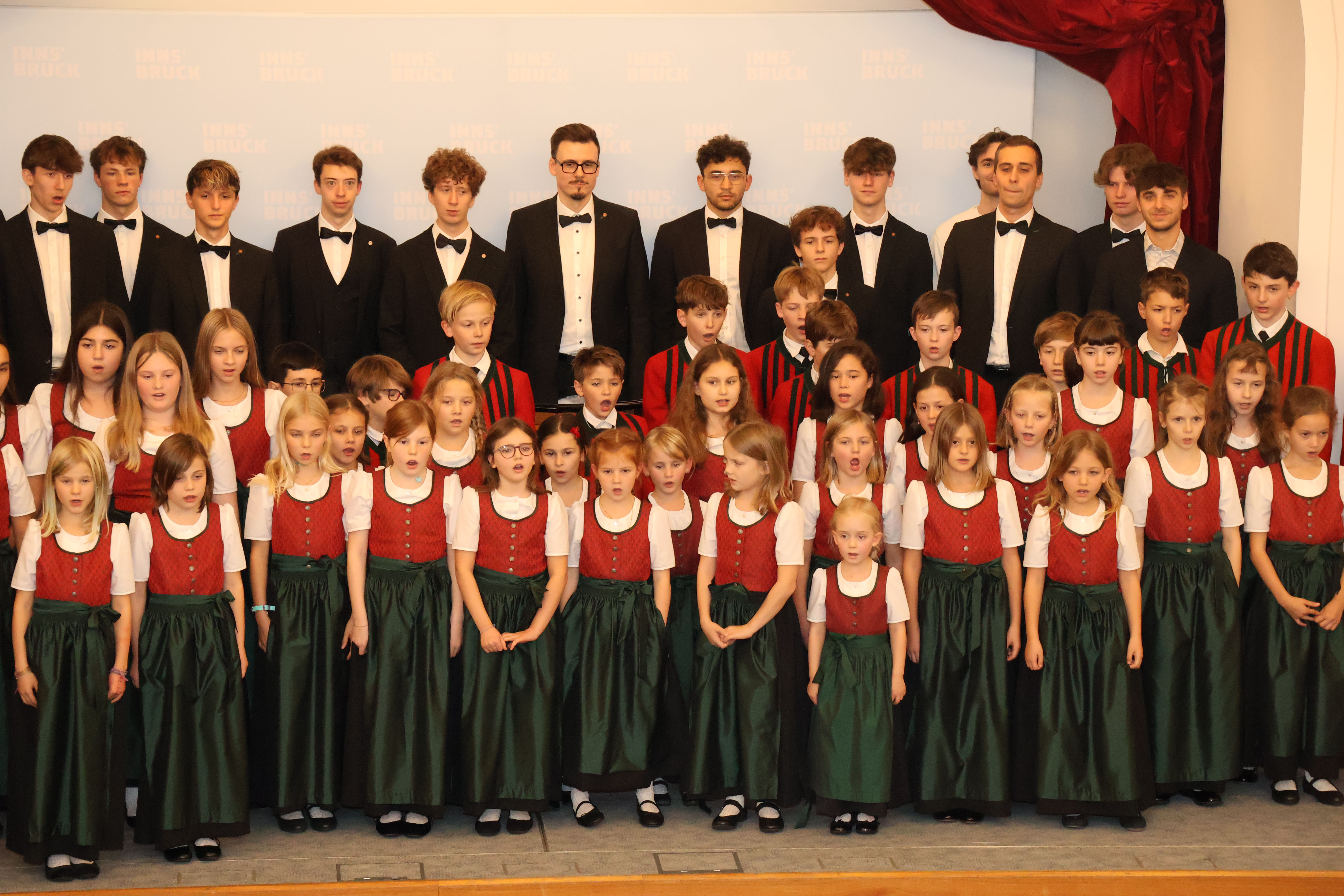 Die Wiltener Sängerknaben und Sängermädchen umrahmten den Festakt musikalisch.