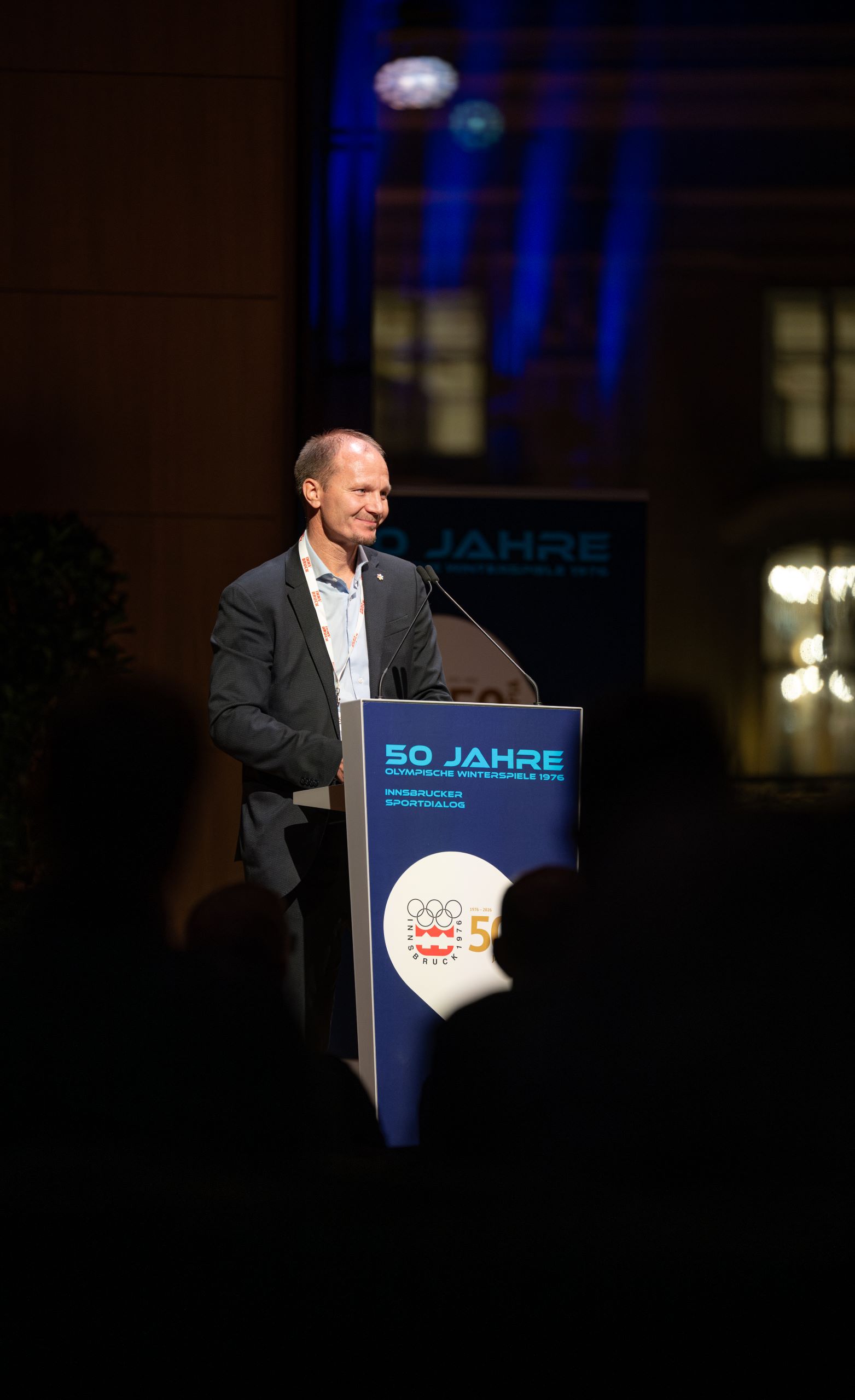 „Der olympische Gedanke prägt unsere Stadt bis heute“: Bürgermeister Johannes Anzengruber bei der Begrüßung zum 3. Sportdialog im Haus der Musik.