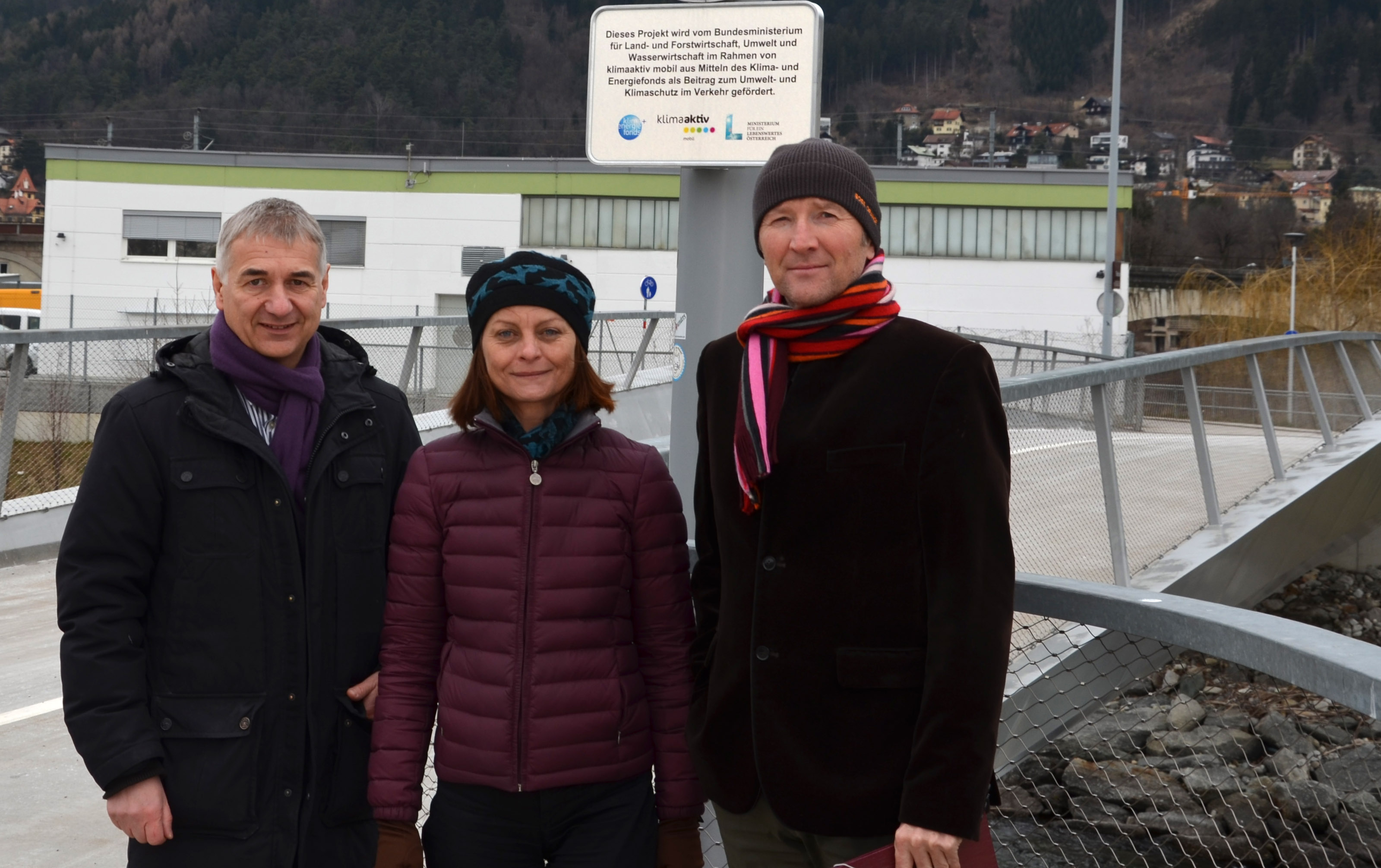 DI Dr. Walter Zimmeter (Vorstand Tiefbauamt), Vizebürgermeisterin Mag.a Sonja Pitscheider und Dr. Herbert Köfler (stellvertretender Magistratsdirektor, v.l.) freuen sich über die Förderung.