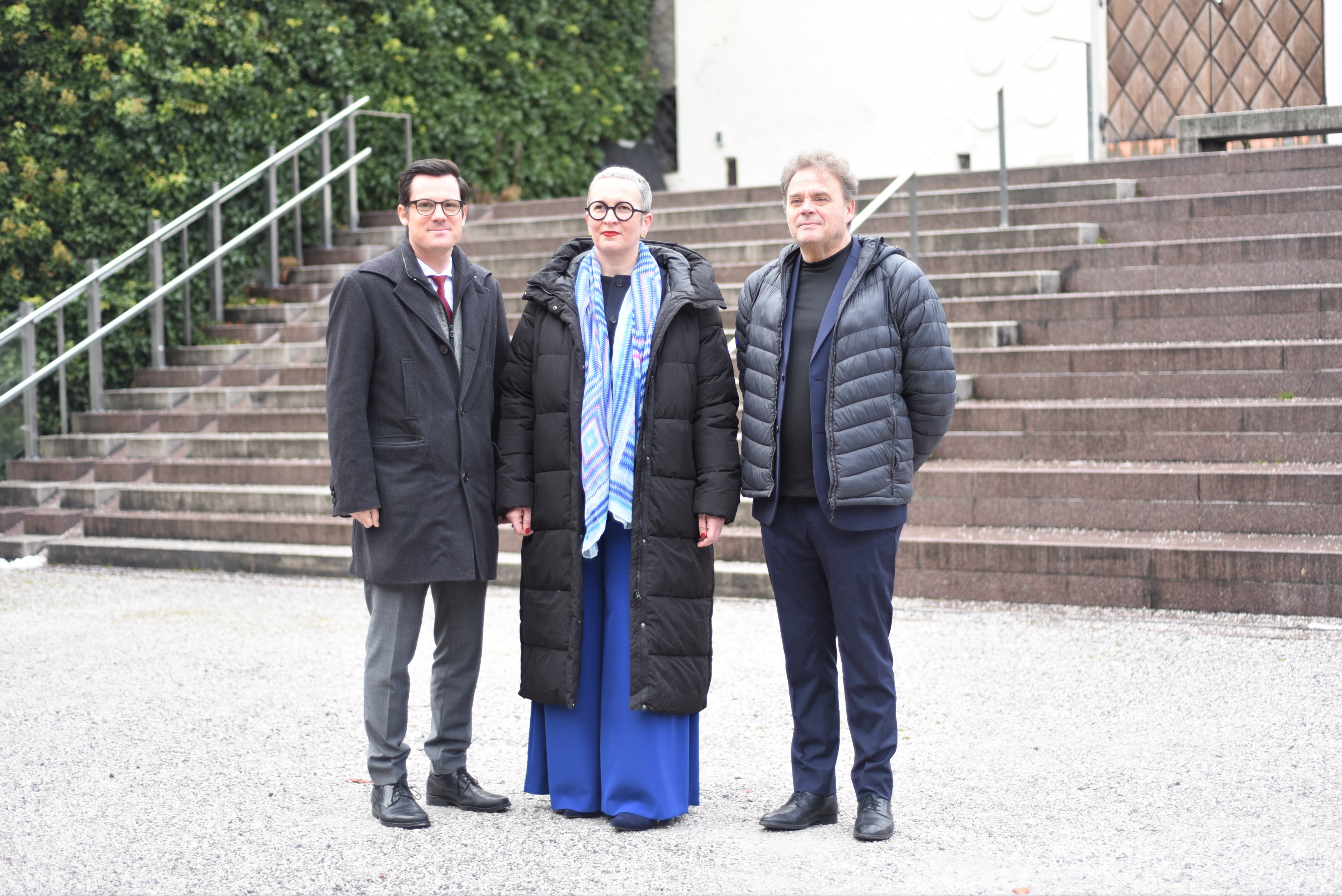 Diesmal warten wir besonders gespannt darauf, dass sich die Türen zu den Festwochen im Sommer öffnen. Die Innsbrucker Festwochen der Alten Musik feiern 2026 ihr 50-jähriges Bestehen und wir sind alle eingeladen mitzufeiern. Zum Jubiläum hat sich das Leitungstrio der Festwochen künstlerisch etwas ganz Besonderes vorgenommen: die Aufführung einer legendär "Unaufführbaren" - der Oper "Il Pomo D'Oro von Pietro Antonio Cesti. Mehr zum voll Stolz und Vorfreude im winterlichen Schloss Ambras präsentierten Programm finden Sie auf www.altemusik.at - Karten gibt es ab 9. Dezember.