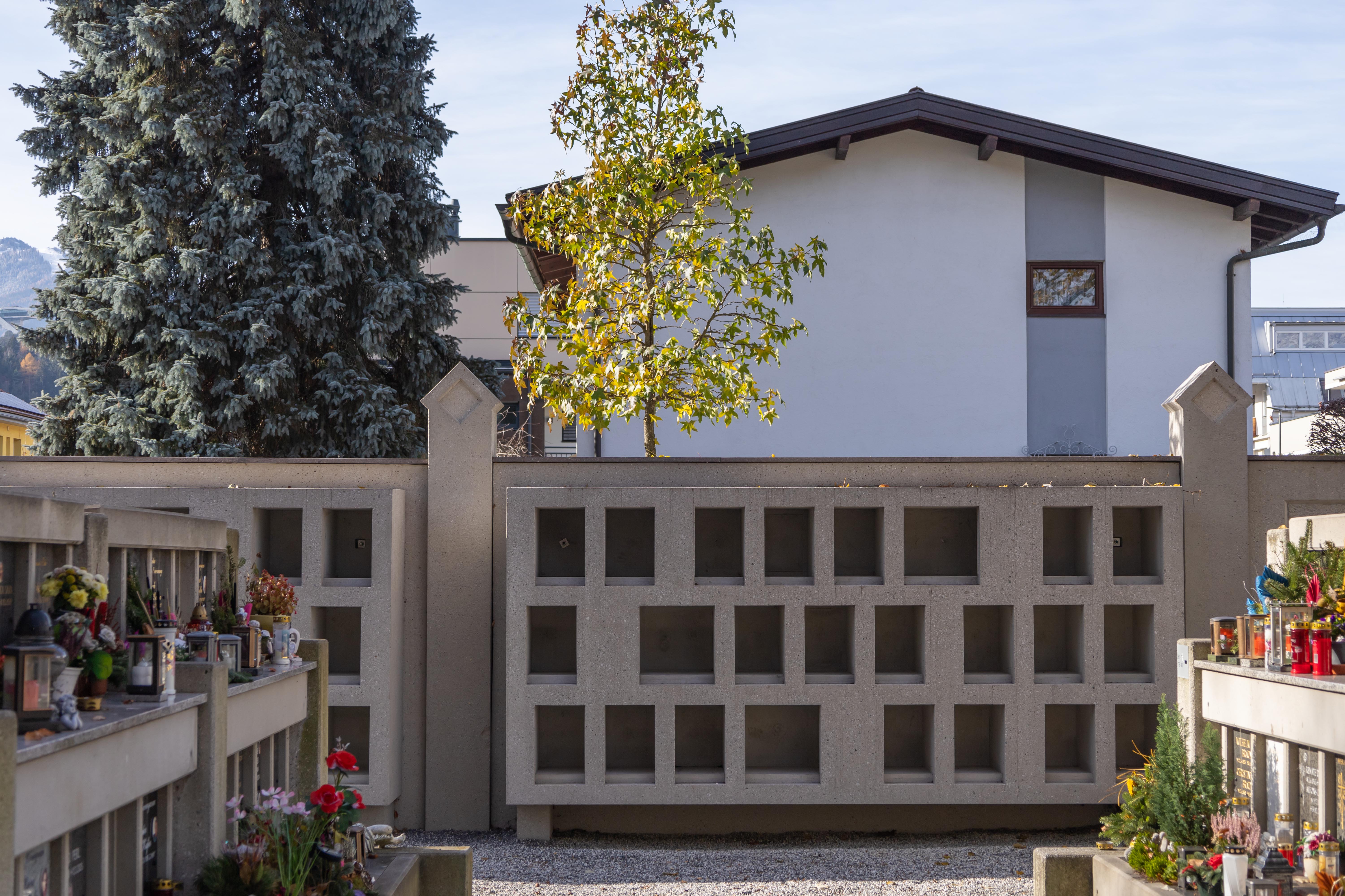 256 zusätzliche Urnennischen wurden am Pradler Friedhof fertiggestellt.