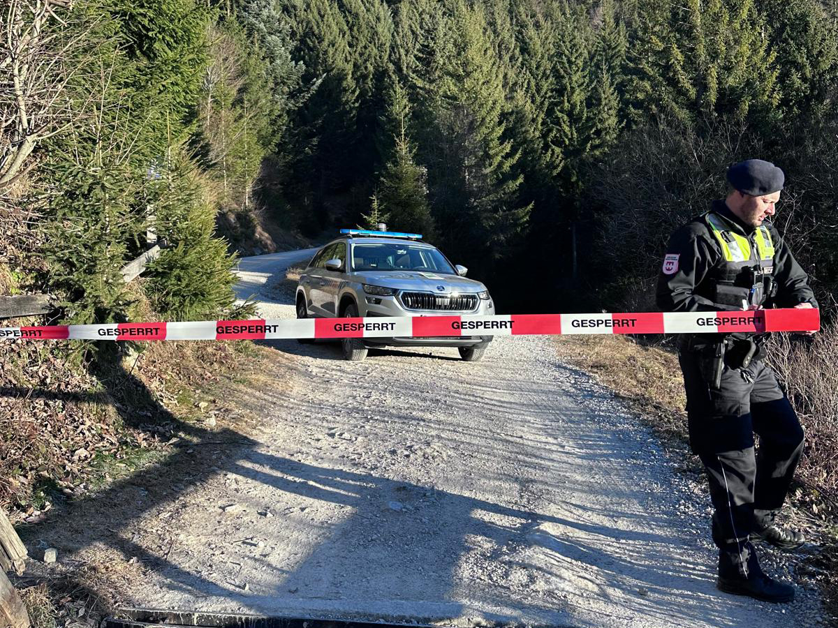 Aufgrund des Waldbrandes unterhalb der Seegrube wurden die Wanderwege auf der Nordkette großräumig gesperrt.