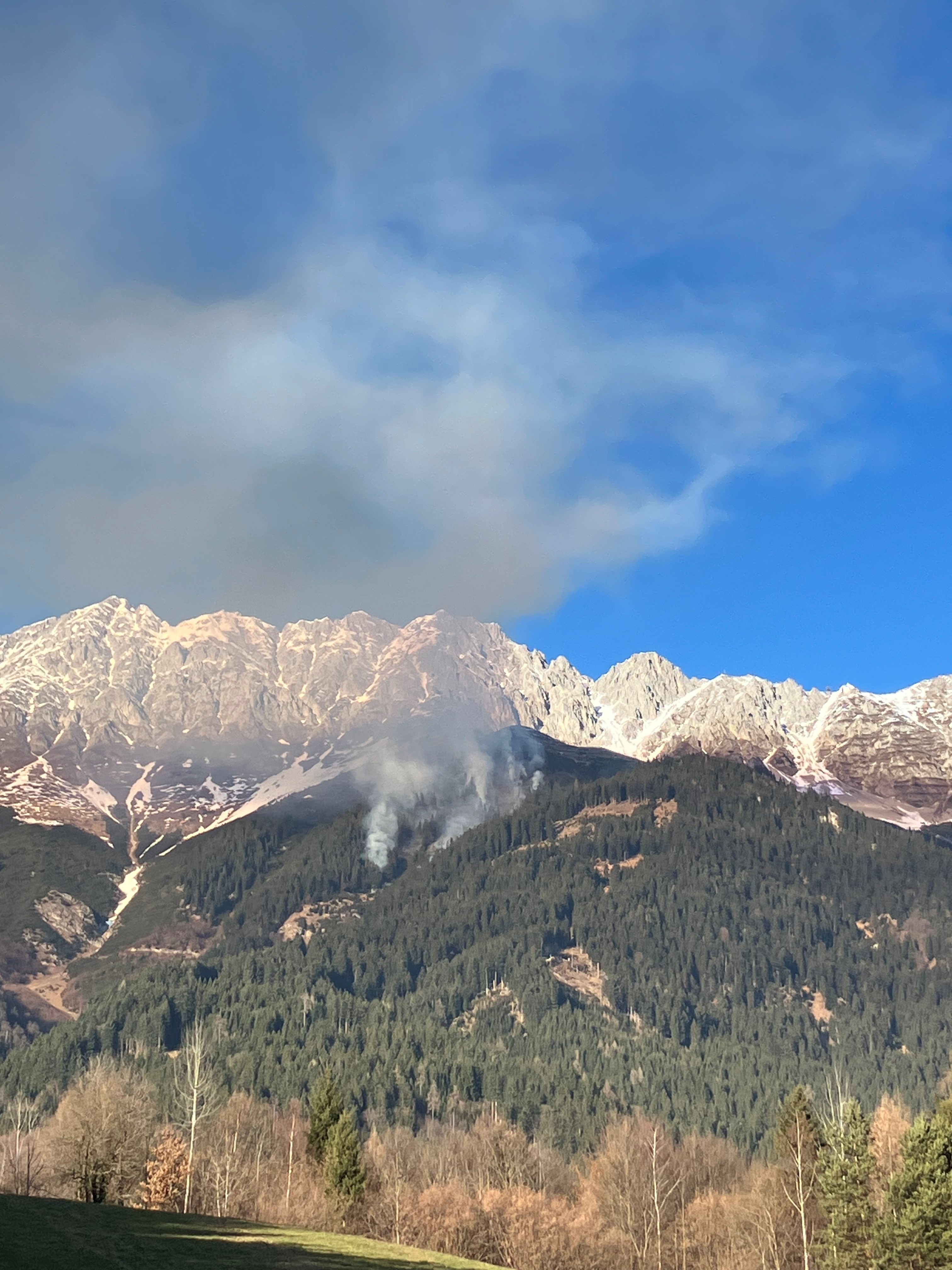 Am 27. Dezember brach westlich der Seegrube ein Brand aus - hier der Blick vom Planötzenhof aus.
