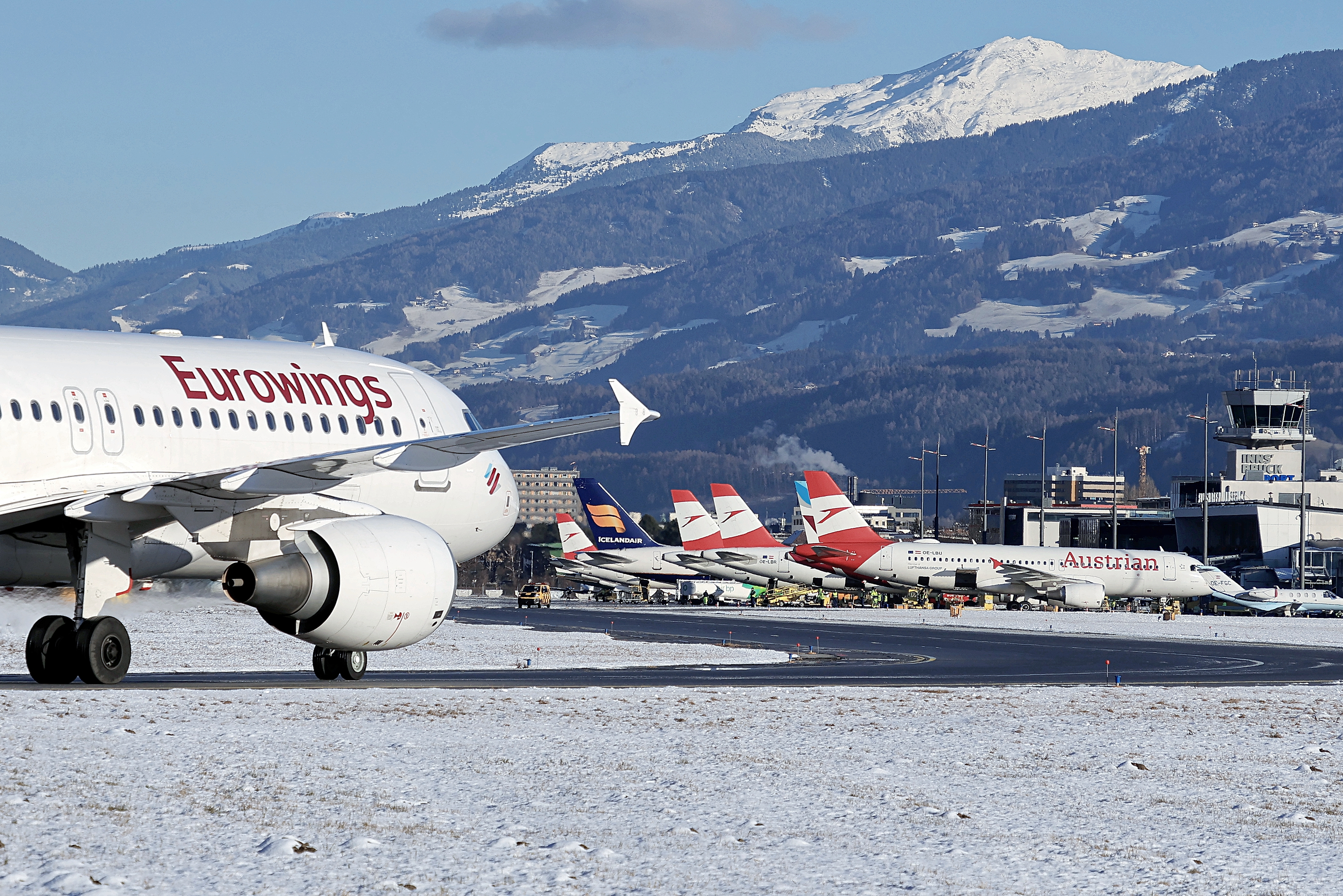 Der Flughafen Innsbruck blickt auf ein ereignisreiches Jubiläumsjahr zurück: Zum 100-jährigen Jubiläum verzeichnete er einen Zuwachs um 2,4 Prozent auf insgesamt 882.876 Jahrespassagiere.