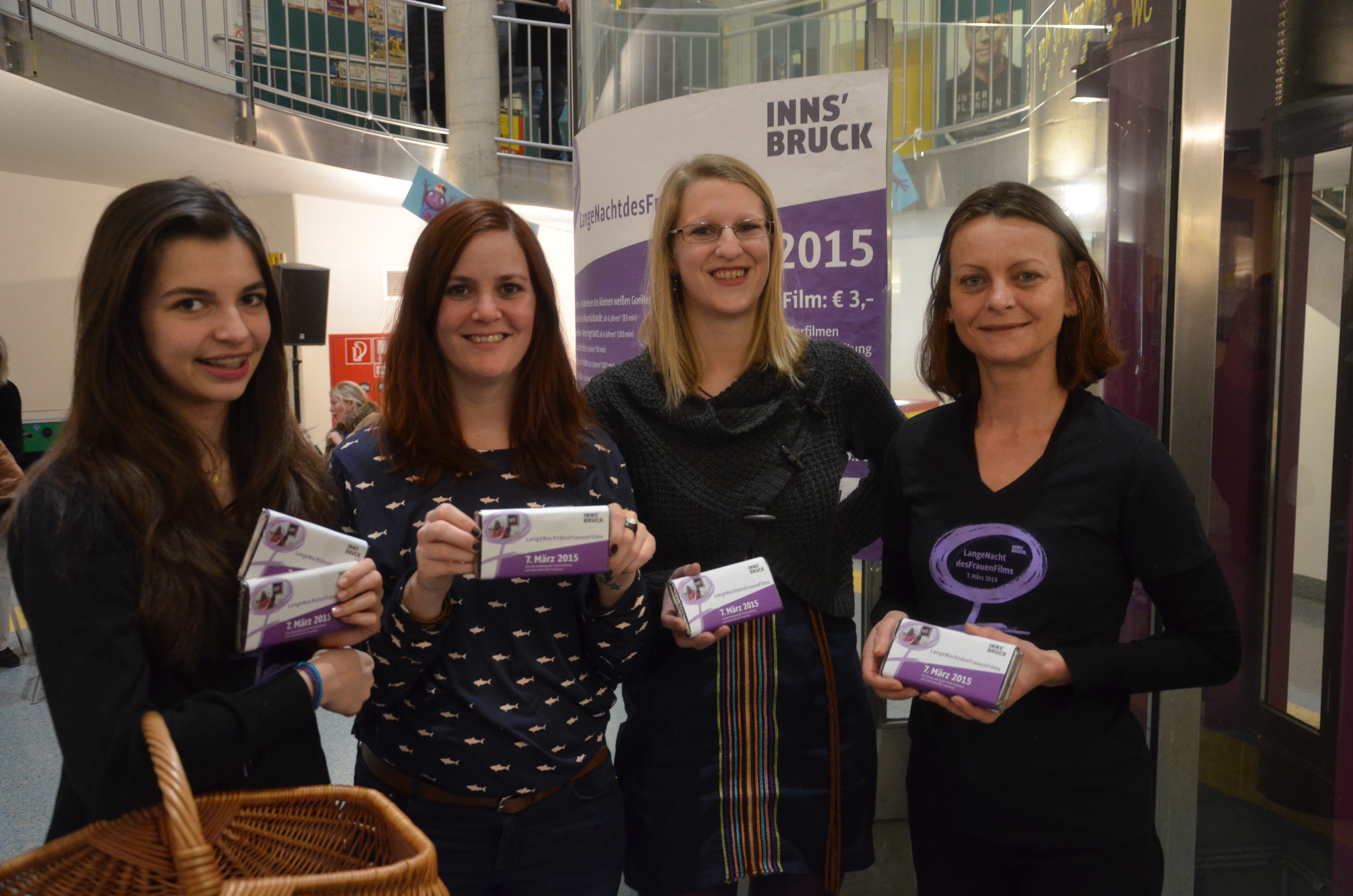 Zum Internationalen Frauentag veranstaltete das Referat Frauen, Familien und SeniorInnen am 07. März wieder die „LangeNachtdesFrauenFilms“ im Innsbrucker Metropol Kino. Offiziell eröffnet wurde der Abend von Vizebürgermeisterin Sonja Pitscheider, Uschi Klee (Leiterin Referat Frauen, Familie und Seniorinnen), Christian Hofer und Patrizia Hueber (beide Metropol Kino Innsbruck). Das vielfältige Programm regte dazu an, über Chancengleichheit und gelebte Gleichberechtigung nachzudenken.