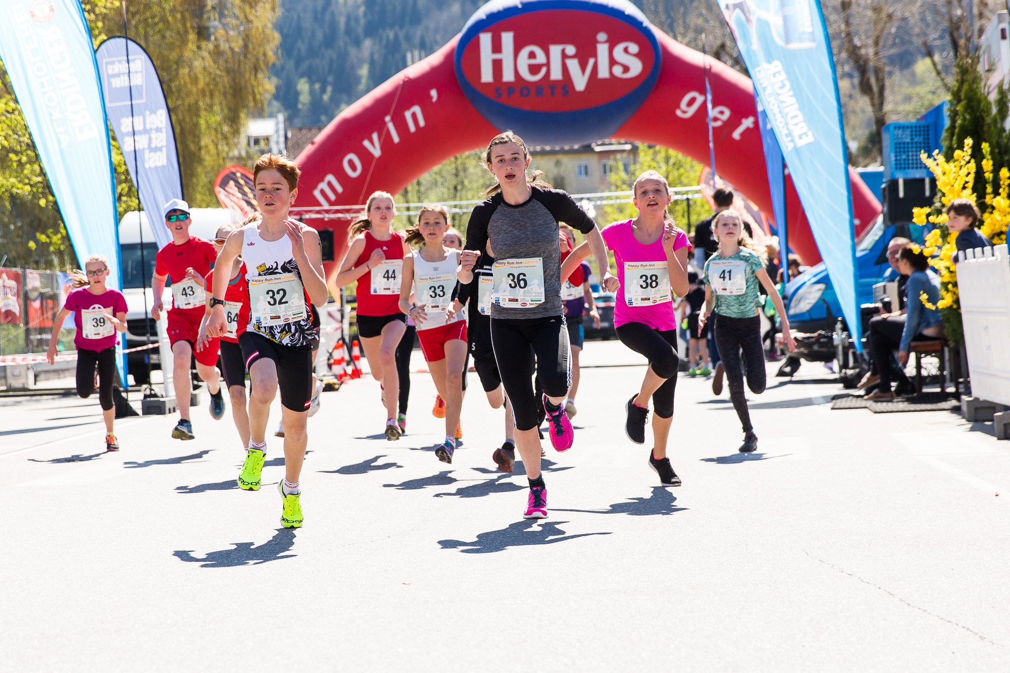 Ganz im Zeichen des guten Zweckes Stand der heurige Happy Run. Der Gesamterlös der Laufveranstaltung geht nämlich an die Ronald McDonald Kinderhilfe. Eine Vielzahl an Laufbegeisterten trat an und lies sich im Ziel - umrandet von einem facettenreichem Rahmenprogramm - feiern. Auch Vizebürgermeister Christoph Kaufmann fieberte mit und gratulierte.