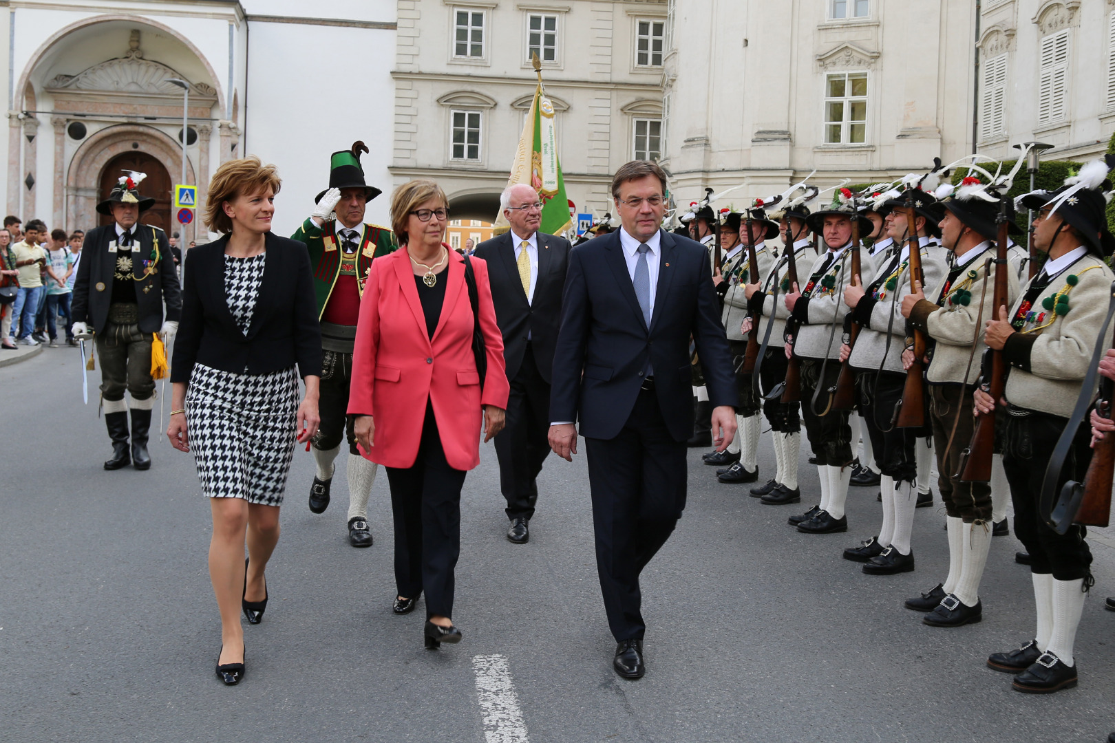 Landesüblicher Empfang bei der Kaiserlichen Hofburg anlässlich der Verleihung des Kaiser-Maximilian-Preises 2015 an Mercedes Bresso