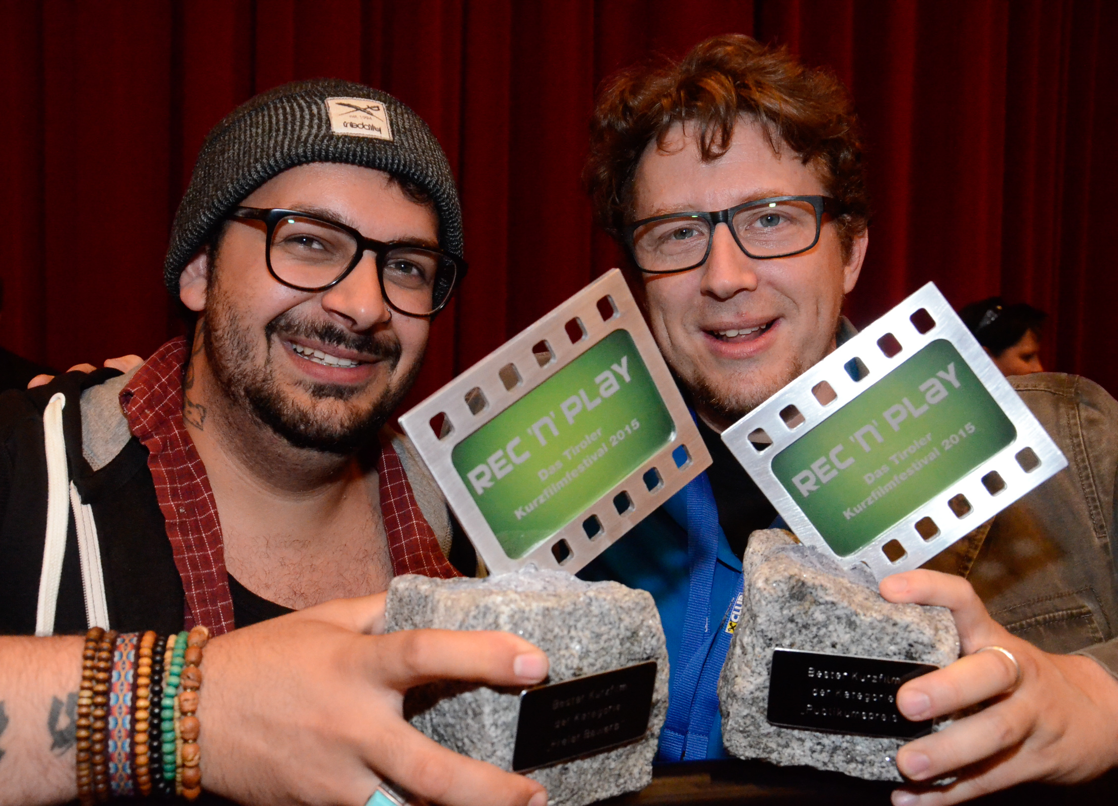 Am 18. Mai 2015 trafen sich zum FREIEN BEWERB des REC’n’PLAY-Kurzfilmfestivals nicht nur Filmemacher, sondern auch zahlreich erschienenes, filminteressiertes Publikum und eine Fachjury, um den besten Film des REC’n’PLAY Kurzfilmfestivals 2015 zu wählen. Dabei galt es, 17 Nominierungen, die unterschiedlicher nicht sein konnten, mit einer Maximallänge von je 15 Minuten anzusehen und zu bewerten. „Keine leichte Aufgabe, aber es ist irrsinnig interessant und macht Spaß!“, meint einer der Juroren. 
„Keiner von uns hätte gedacht, dass sich der Ansturm vom letzten Jahr noch toppen lässt!“, resümieren die Veranstalter und können das dermaßen große Interesse am Festival noch gar nicht fassen. „Natürlich hoffen wir, auch im nächsten Jahr einen solchen Ansturm erleben zu dürfen – wir haben jedenfalls schon jede Menge Ideen für das REC’n’PLAY Kurzfilmfestival 2016!“