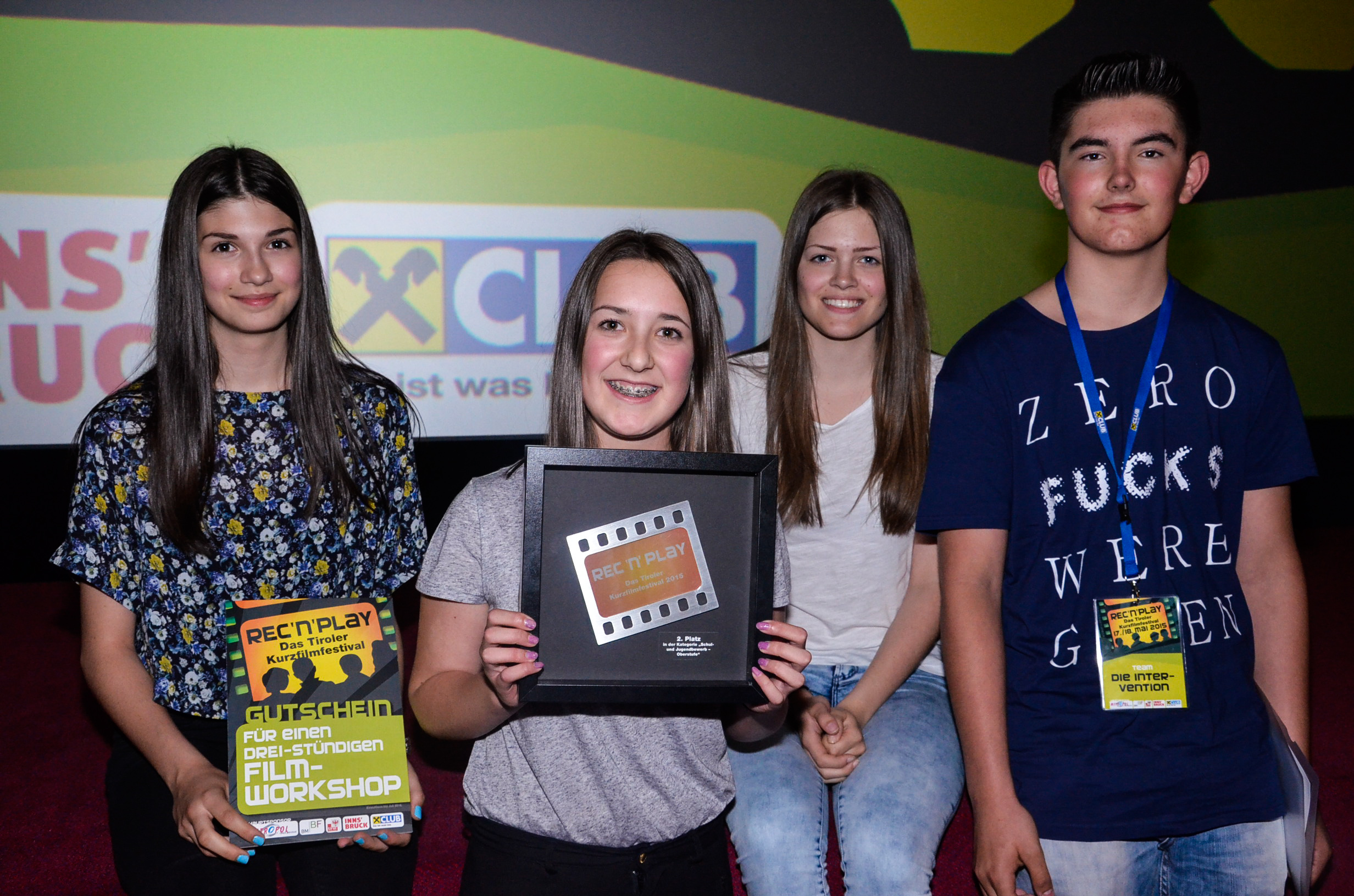 Am 18. Mai 2015 trafen sich zum FREIEN BEWERB des REC’n’PLAY-Kurzfilmfestivals nicht nur Filmemacher, sondern auch zahlreich erschienenes, filminteressiertes Publikum und eine Fachjury, um den besten Film des REC’n’PLAY Kurzfilmfestivals 2015 zu wählen. Dabei galt es, 17 Nominierungen, die unterschiedlicher nicht sein konnten, mit einer Maximallänge von je 15 Minuten anzusehen und zu bewerten. „Keine leichte Aufgabe, aber es ist irrsinnig interessant und macht Spaß!“, meint einer der Juroren. 
„Keiner von uns hätte gedacht, dass sich der Ansturm vom letzten Jahr noch toppen lässt!“, resümieren die Veranstalter und können das dermaßen große Interesse am Festival noch gar nicht fassen. „Natürlich hoffen wir, auch im nächsten Jahr einen solchen Ansturm erleben zu dürfen – wir haben jedenfalls schon jede Menge Ideen für das REC’n’PLAY Kurzfilmfestival 2016!“