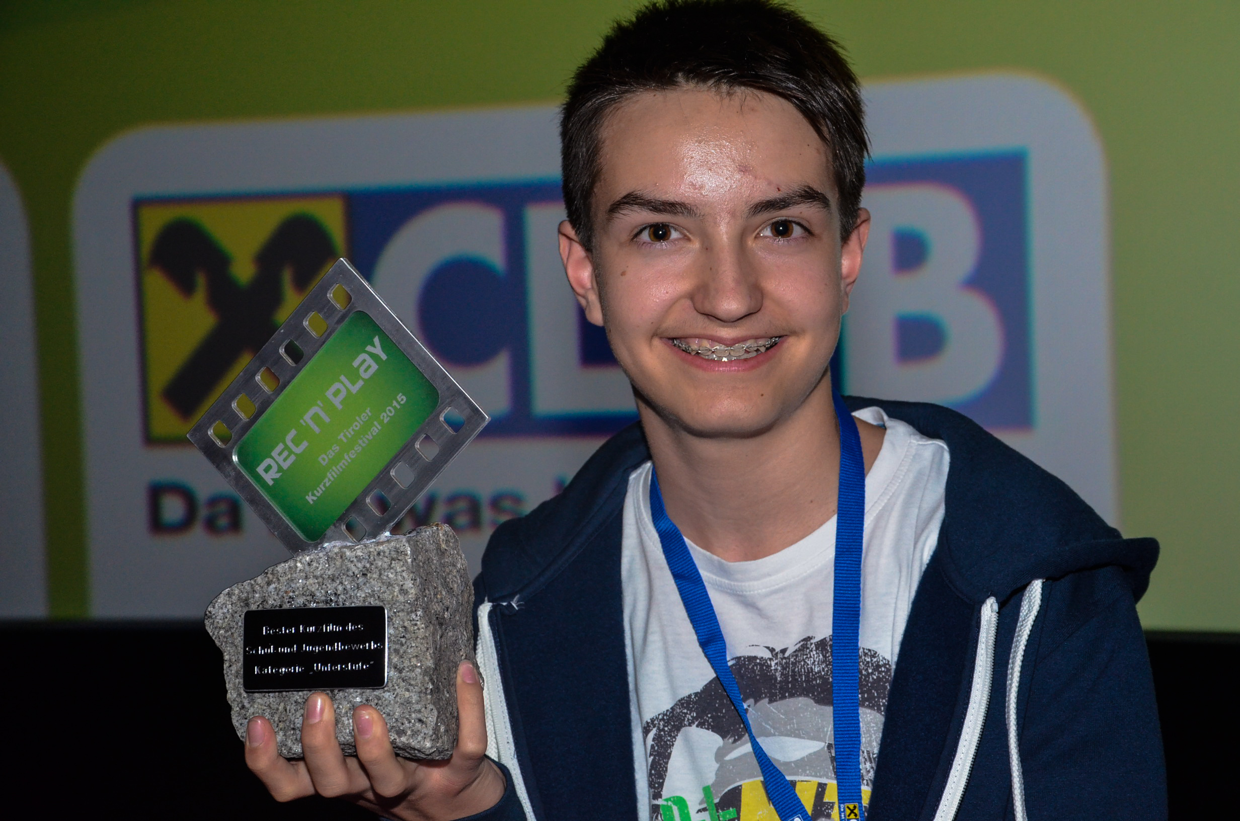 Am 18. Mai 2015 trafen sich zum FREIEN BEWERB des REC’n’PLAY-Kurzfilmfestivals nicht nur Filmemacher, sondern auch zahlreich erschienenes, filminteressiertes Publikum und eine Fachjury, um den besten Film des REC’n’PLAY Kurzfilmfestivals 2015 zu wählen. Dabei galt es, 17 Nominierungen, die unterschiedlicher nicht sein konnten, mit einer Maximallänge von je 15 Minuten anzusehen und zu bewerten. „Keine leichte Aufgabe, aber es ist irrsinnig interessant und macht Spaß!“, meint einer der Juroren. 
„Keiner von uns hätte gedacht, dass sich der Ansturm vom letzten Jahr noch toppen lässt!“, resümieren die Veranstalter und können das dermaßen große Interesse am Festival noch gar nicht fassen. „Natürlich hoffen wir, auch im nächsten Jahr einen solchen Ansturm erleben zu dürfen – wir haben jedenfalls schon jede Menge Ideen für das REC’n’PLAY Kurzfilmfestival 2016!“