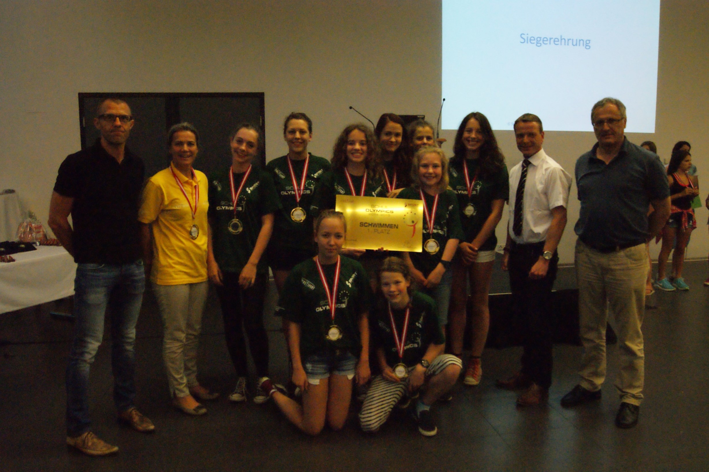 Von 10. bis 12. Juni fanden in Innsbruck die Schwimm-Schulmeisterschaften statt. Die Siege sicherten sich bei den Mädchen das Europagymnasium Auhof aus Oberösterreich und bei den Burschen das BRG Rechte Kremszeile aus Niederösterreich. Vizebürgermeister und Sportreferent Christoph Kaufmann gratulierte bei der Siegerehrung recht herzlich.