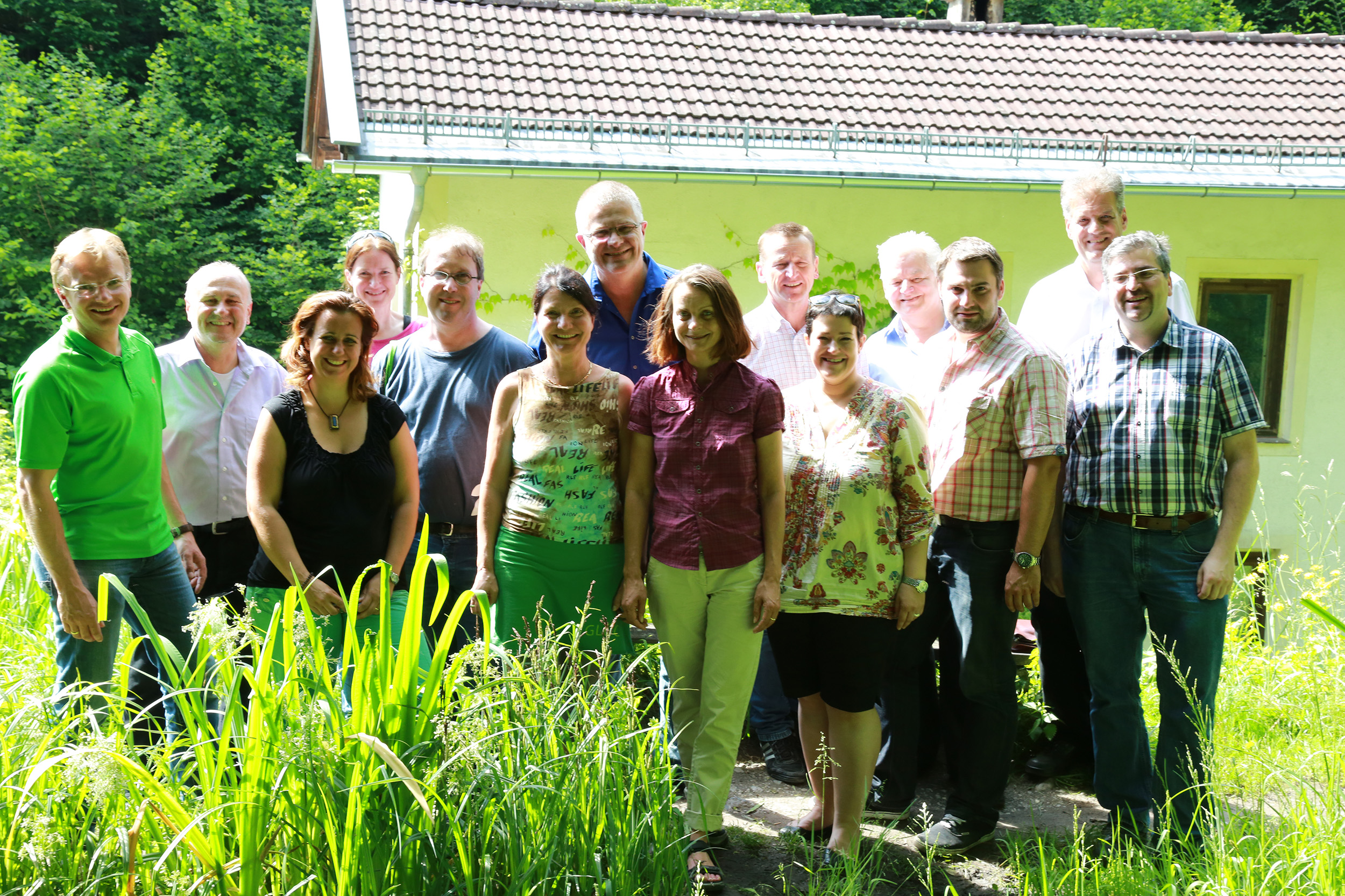 Der Ausschuss für Umwelt, Energie und Mobilität, unter der Vorsitzenden Uschi Schwarzl, besuchte das Mühlauer Fuchsloch. 1989 wurde ein Großteil der heutigen Teiche vom Mühlauer Erwin Kögl angelegt. Seit 1998 wird das 2,5 ha große Naturschutzgebiet durch „natopia“ betreut. Die Stadt Innsbruck fördert dieses Projekt und konnte sich im Beisein von Vizebürgermeisterin Sonja Pitscheider von der hervorragenden Arbeit überzeugen. Biotopsmanagerin Sylvia Auer wartet mit beeindruckenden Zahlen auf und sogar der seltene Teichmolch sowie der Bergmolch konnte gesichtet werden.