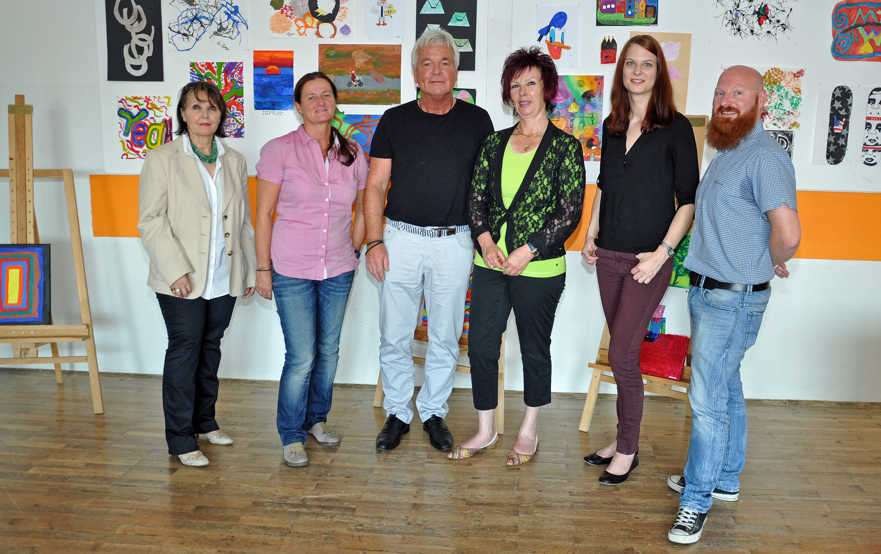 Begrüßen die Ausweitung des Erfolgskonzepts „Schulsozialarbeit“ (v. l.): Direktorin Sighilde Hess, Direktorin Brigitte Winkler-Greimel, MEd., Stadtrat Ernst Pechlaner, Amtsleiterin-Stellvertreterin Mag.a Uschi Klee, Schulsozialarbeitern Christina Exenberger, BA und SchuSo-Koordinator Mag. Philipp Bechter