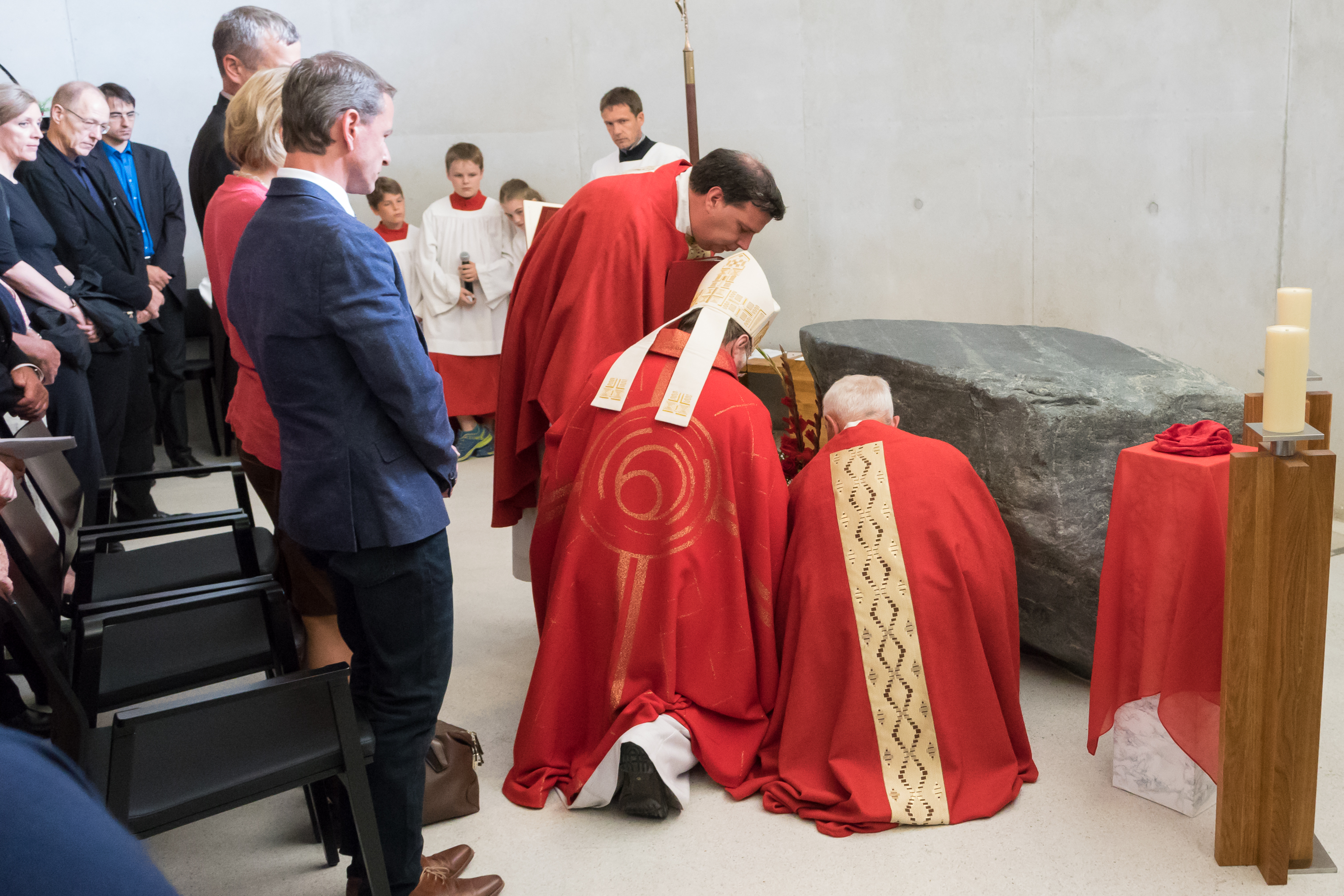 Am 08. Juli 2015 fand die Einweihung der Kapelle des neuen Wohnheims O-Dorf durch Bischof Manfred Scheuer im Beisein von Bürgermeisterin Christine Oppitz-Plörer, Vizebürgermeister Christoph Kaufmann, den anwesenden Stadträtinnen und Gemeinderätinnen sowie zahlreichen Gästen statt.
Die Kapelle ist dem 1986 selig gesprochenen Priester Otto Neururer geweiht, der jahrzehntelang Religionslehrer in Innsbruck war.