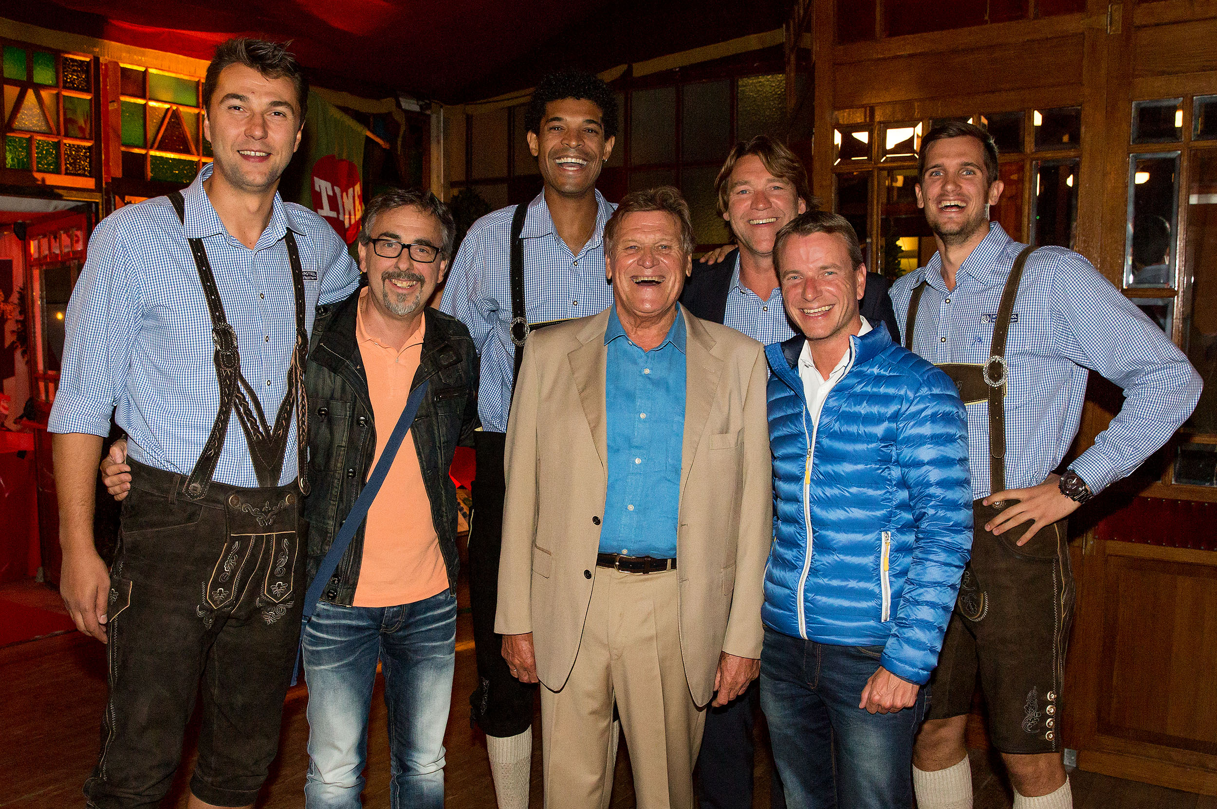 Am 25.8.2015 wurde für die kommende Spielsaison‎ die neue Mannschaft des HYPO Tirol Volleyball Teams präsentiert. Der Verein war bisher 8 mal Österreichischer Meister, 5 mal Österreichischer Cup Sieger und spielt in der kommenden Saison das 9 mal in der Champions League. Vizebürgermeister Christoph Kaufmann wünschte zum Saisonstart alles Gute.