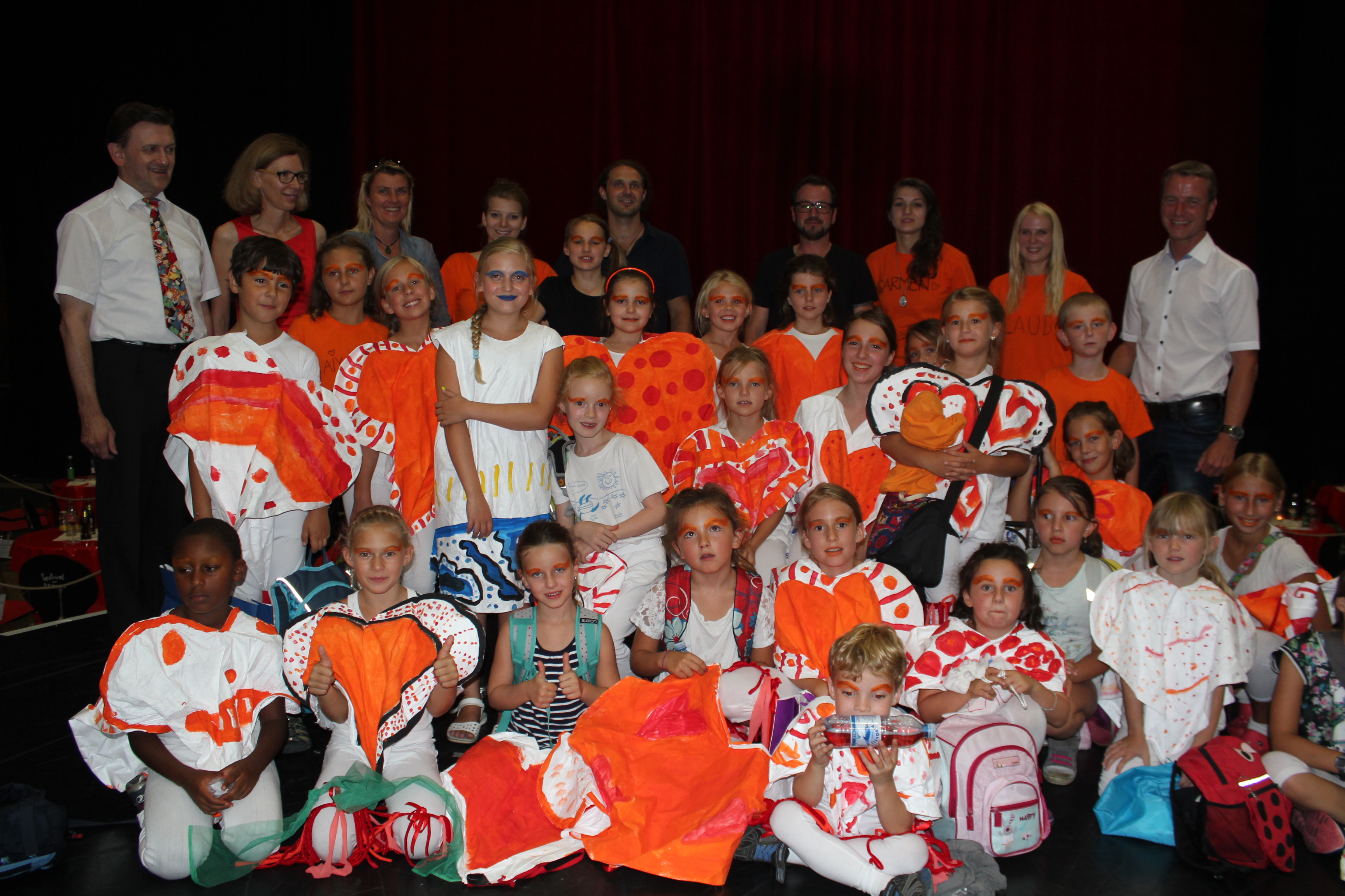 Am 30. August fand das "Künstler-Kinder-Musical" im Congress Innsbruck statt. Teilnehmende Kinder und Jugendliche des Innsbrucker Ferienzuges studierten mit Künstlern des "Festivals der Träume" ein Musical ein, das vergangenen Sonntag Premiere feierte. Vizebürgermeister Christoph Kaufmann, Amtsleiterin Martina Zabernig und Referatsleiterin Birgit Hofbauer waren begeistert von den darstellerischen Talenten der Jugendlichen.