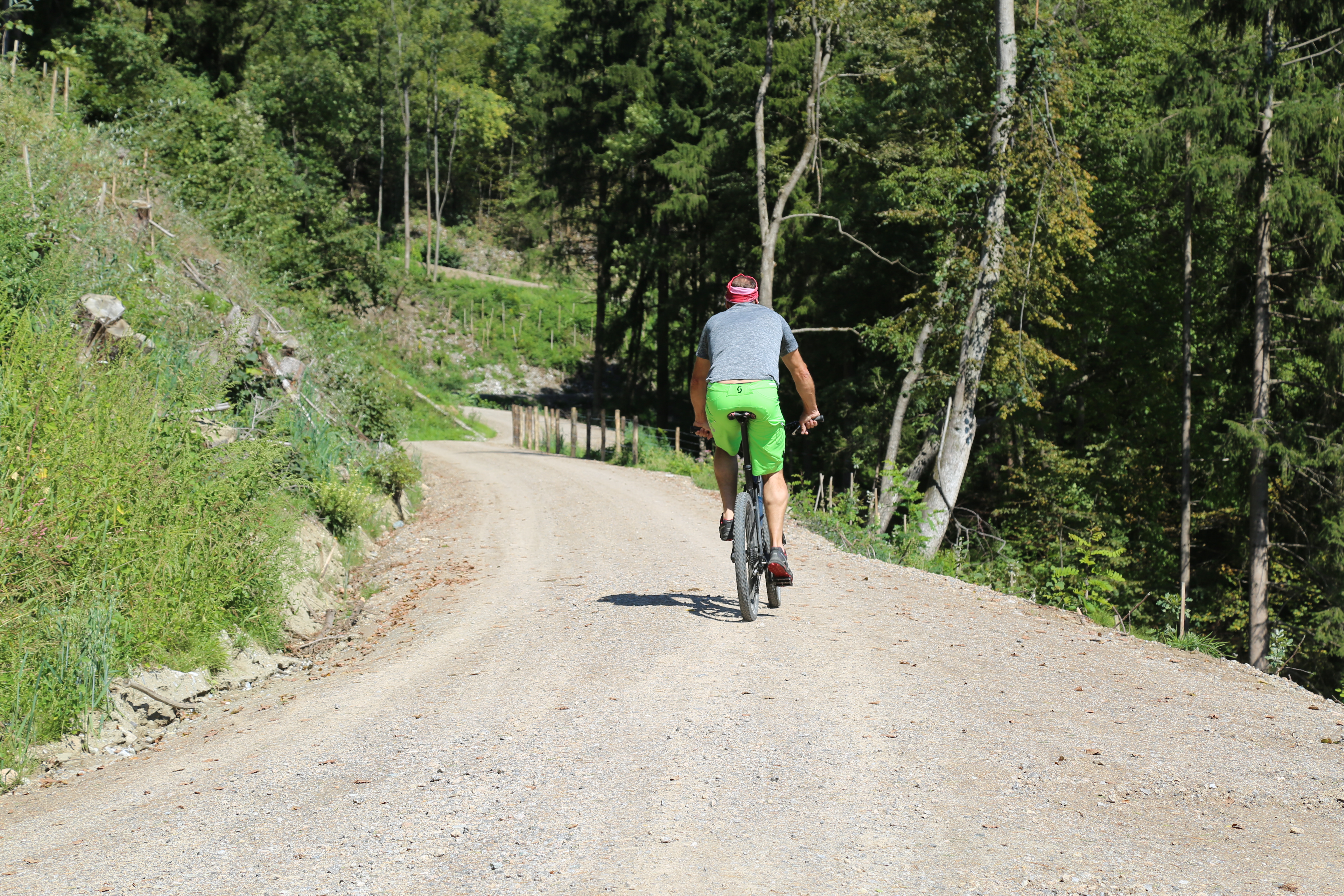 Der neue Waldweg Hungerburg (vormals Erlerweg) wird von den RadfahrerInnen gerne angenommen und ist die erste offizielle Radwegverbindung zwischen Hungerburg und Zentrum.