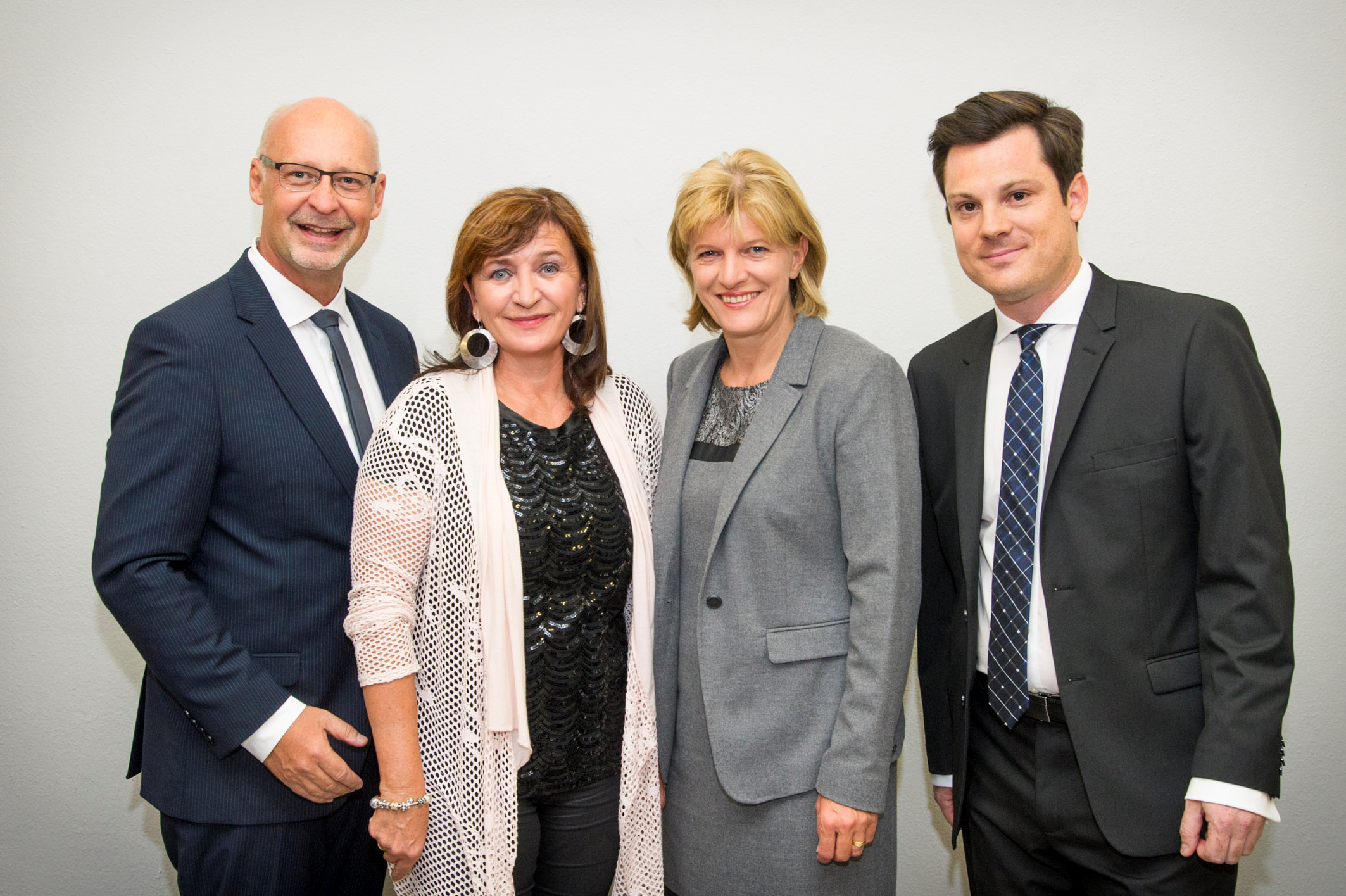 Bis zur Eröffnung des Hauses der Musik übersiedelten die Kammerspiele in die Innsbrucker Messe. Intendant Johannes Reitmeier, Landesrätin Beate Palfrader, Bürgermeisterin Christine Oppitz-Plörer und Verwaltungsdirektor Markus Lutz zeigten sich über die Lösung erfreut.