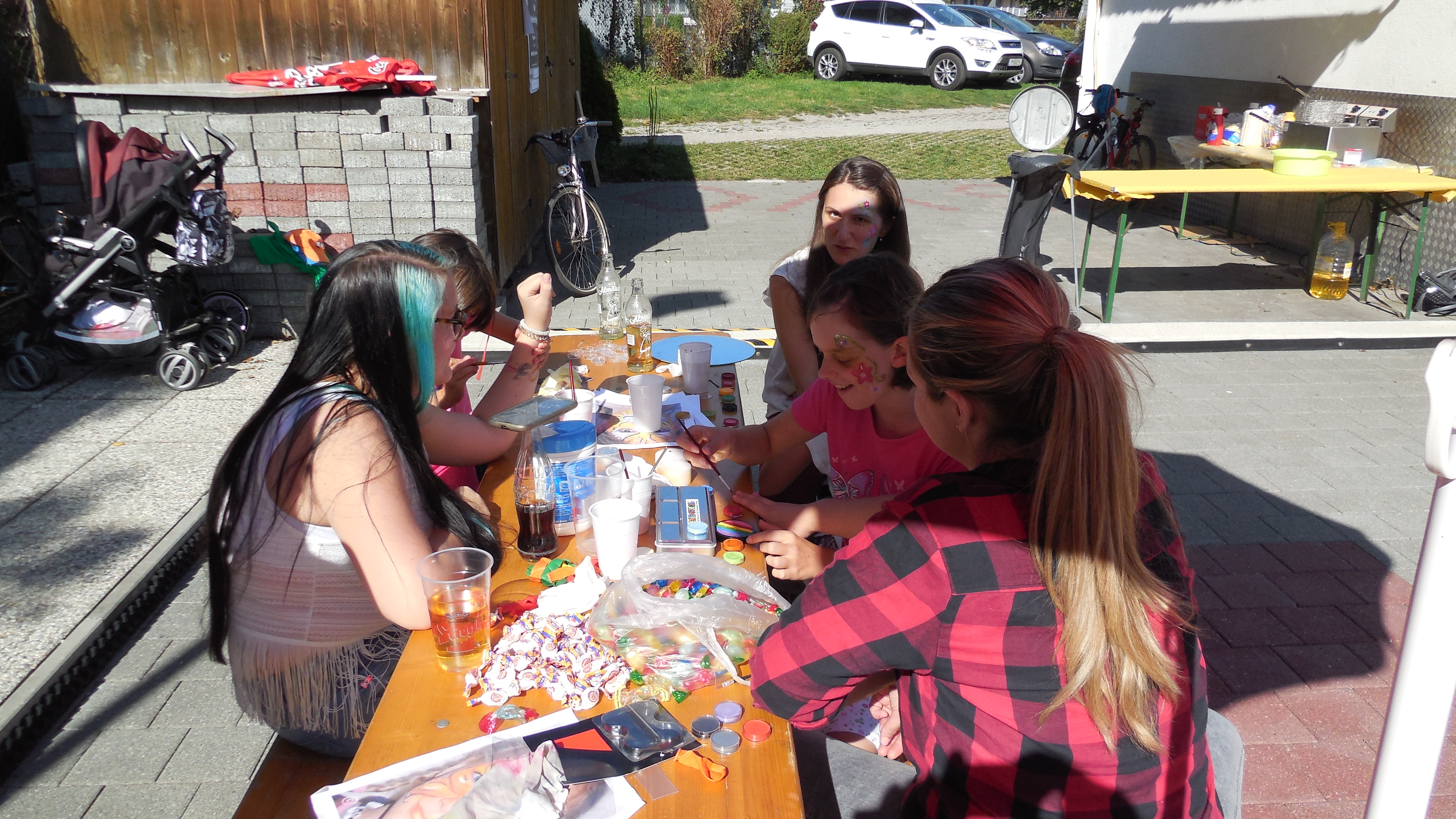 Der Union  Sportverein ‎Olympisches Dorf /Neu Arzl feierte sein 40 jähriges Bestandsjubiläum. Der 1975 gegründete Sportverein besteht aus 12 Sektionen mit insgesamt ca.700 Mitgliedern. 
Vizebürgermeister und Sportreferent Christoph Kaufmann gratulierte gemeinsam mit dem Gründungspräsident Friedl Ludescher und ‎Union Präsident Günther Mitterbauer.