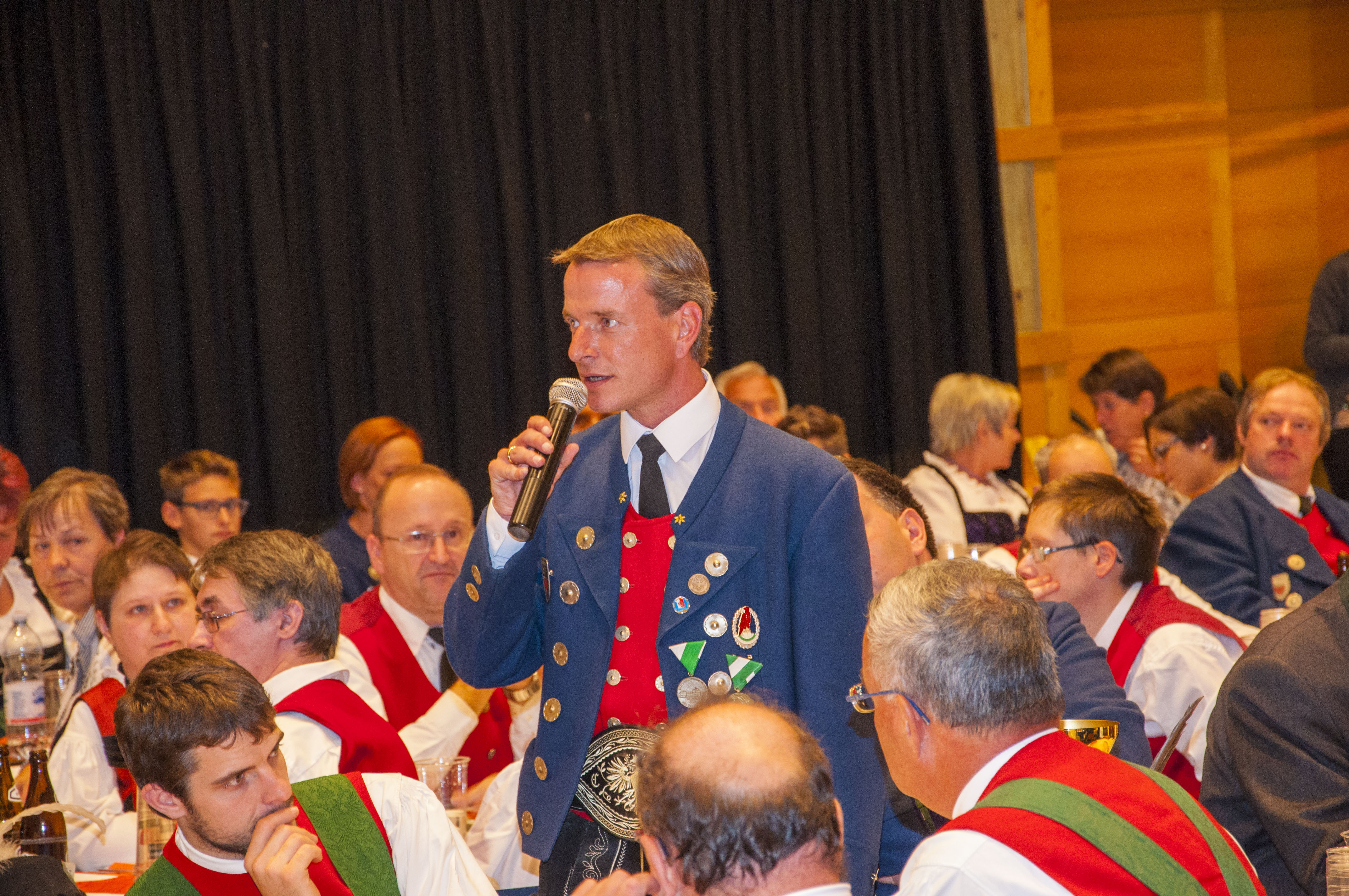 Es ist der Höhepunkt im Vereinsjahr der Schützen, wenn sie sich einmal pro Jahr zum Schützenjahrtag treffen. Vizebürgermeister Christoph Kaufmann war unter den geladenen Gästen und ist selber seit etlichen Jahren Mitglied der Speckbacher Schützenkompanie.
Im Rahmen dieses feierlichen Anlasses wurden auch verdiente Mitglieder geehrt und nach dem offiziellen Teil folgte das gemütliche Beisammensein, das die Kameradschaft der Kompanien untereinander nachhaltig bestärkt.